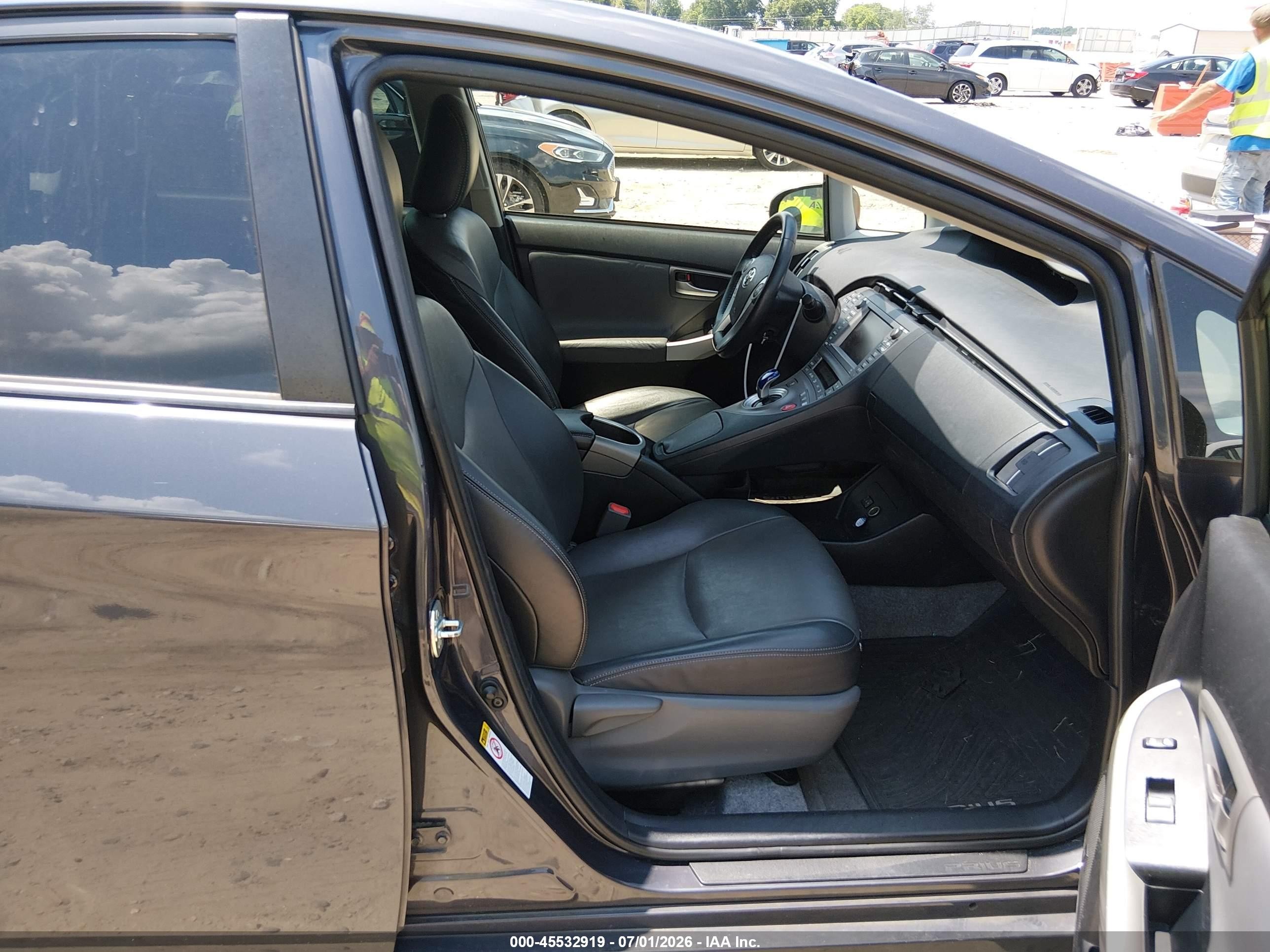 2014 Toyota Prius Four Серый vin: JTDKN3DUXE1823934