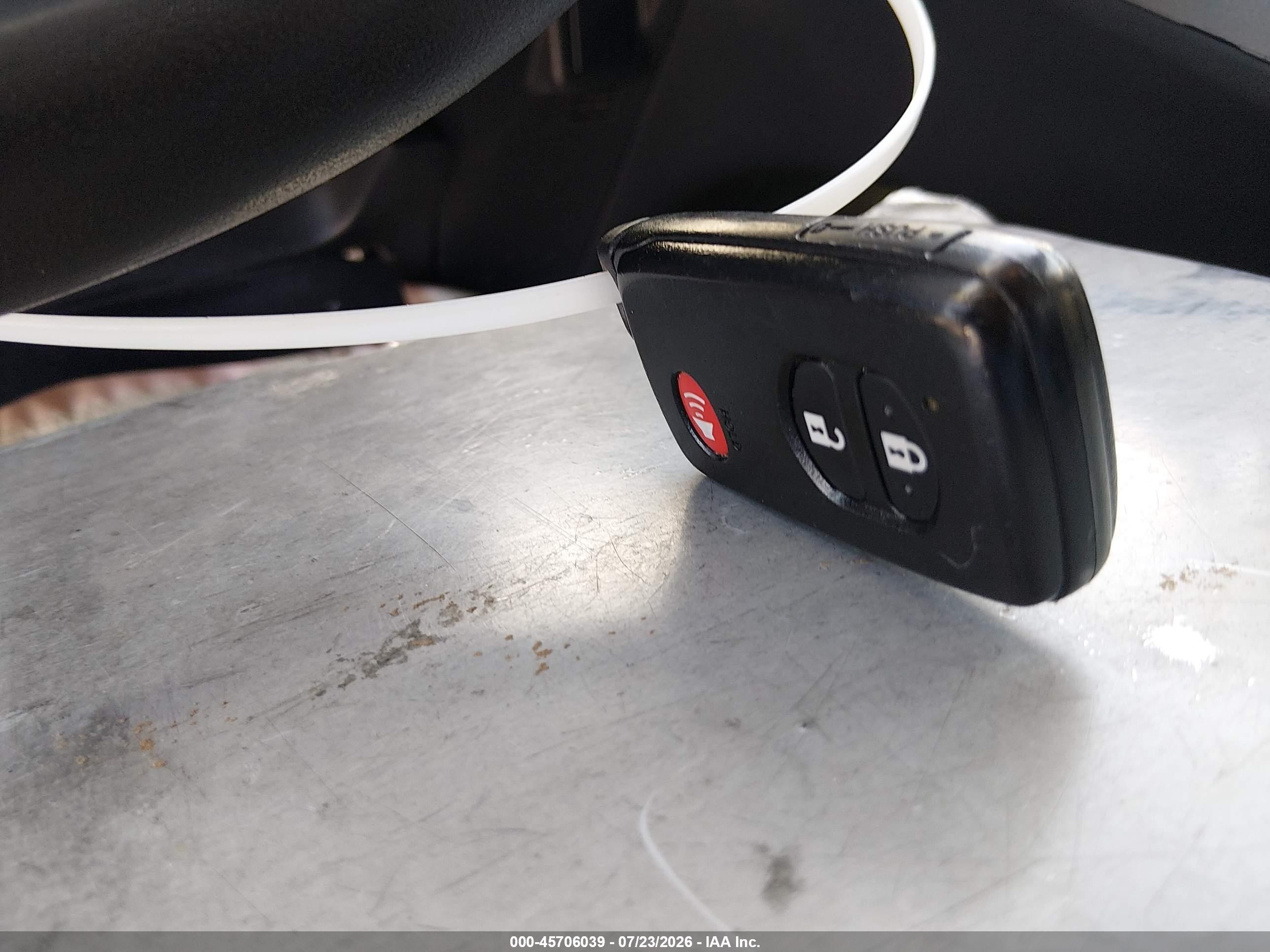 2015 Toyota Prius Two Серый vin: JTDKN3DUXF0398707
