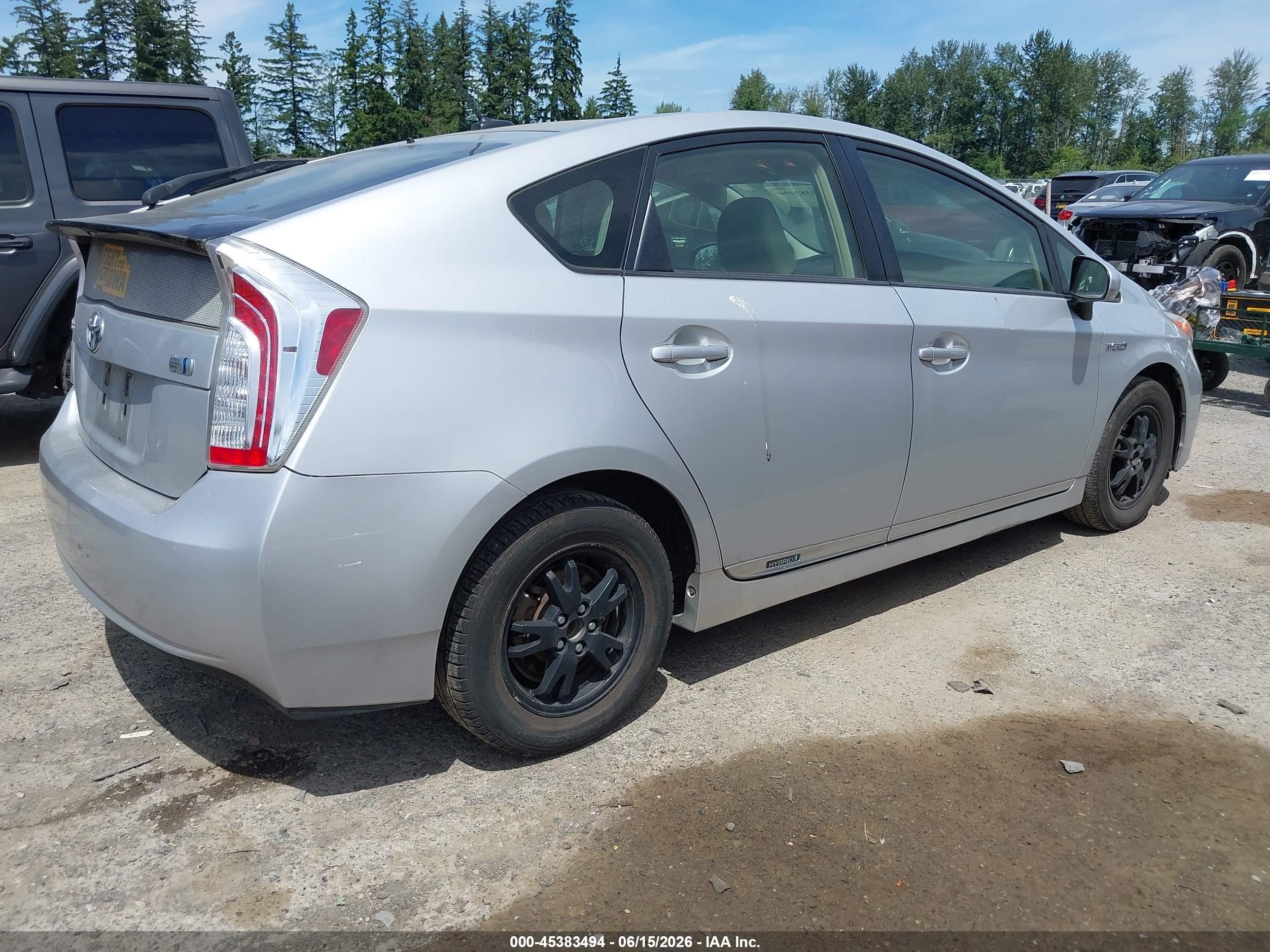 2015 Toyota Prius Three Silver vin: JTDKN3DUXF0408135