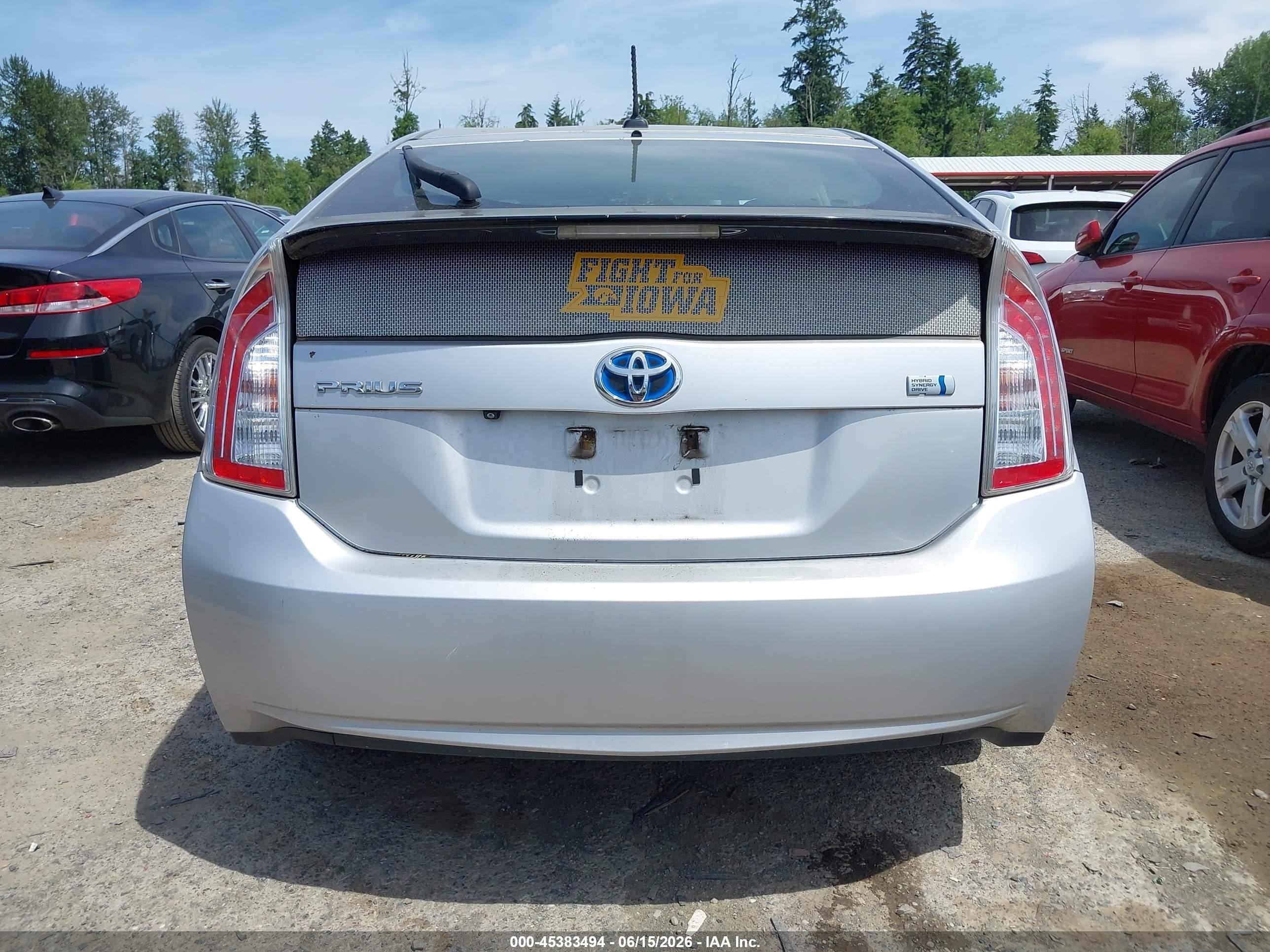 2015 Toyota Prius Three Silver vin: JTDKN3DUXF0408135