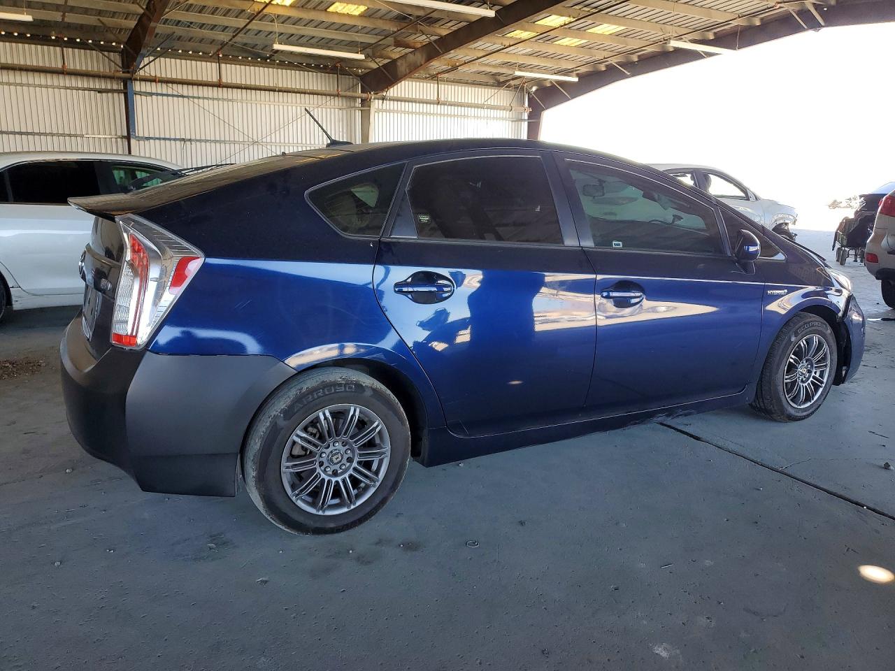2015 Toyota Prius Three Blue vin: JTDKN3DUXF0429311