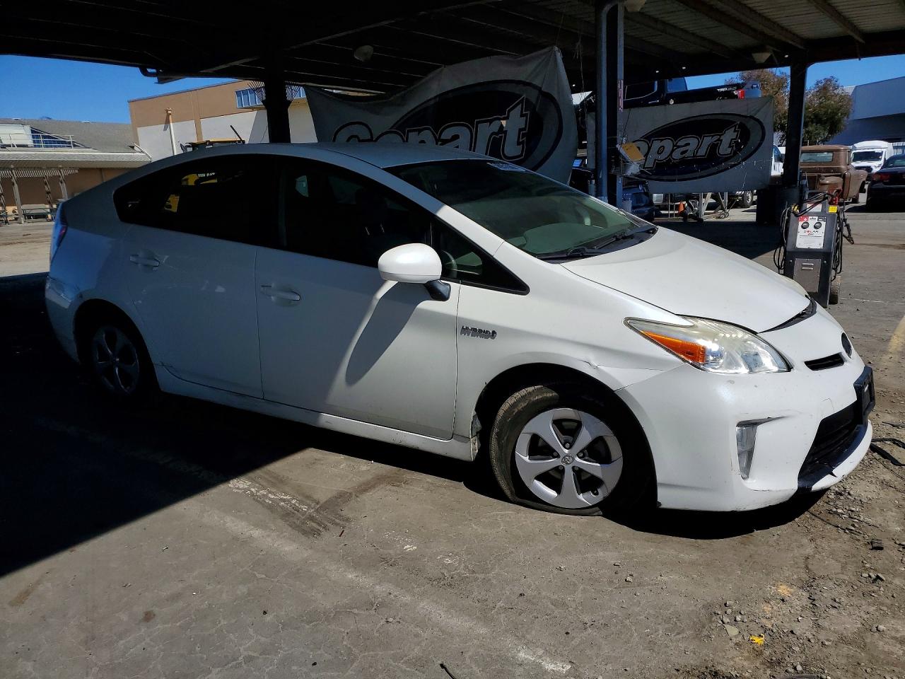 2015 Toyota Prius Two White vin: JTDKN3DUXF0444732