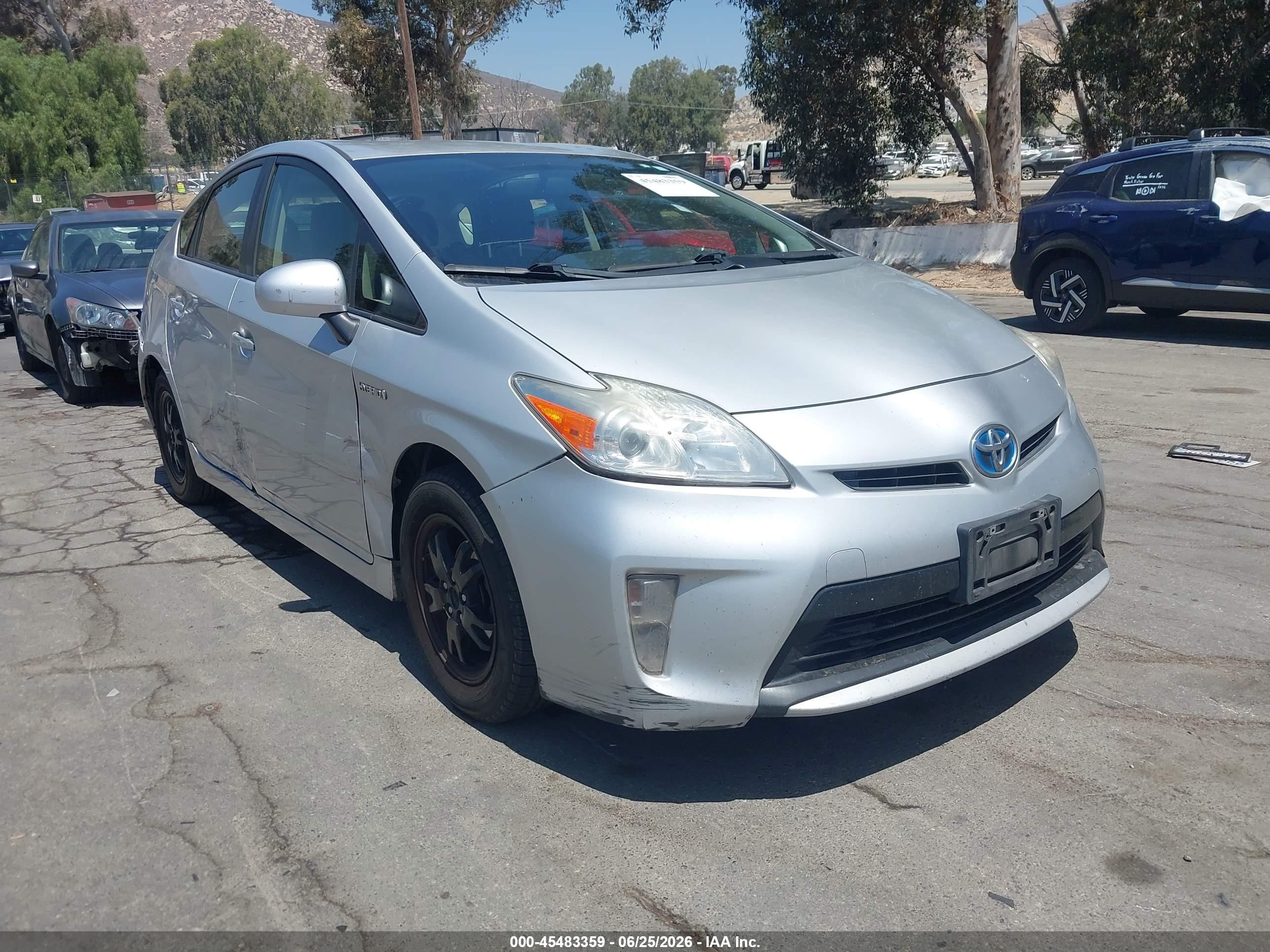 2015 Toyota Prius Three Silver vin: JTDKN3DUXF0446738