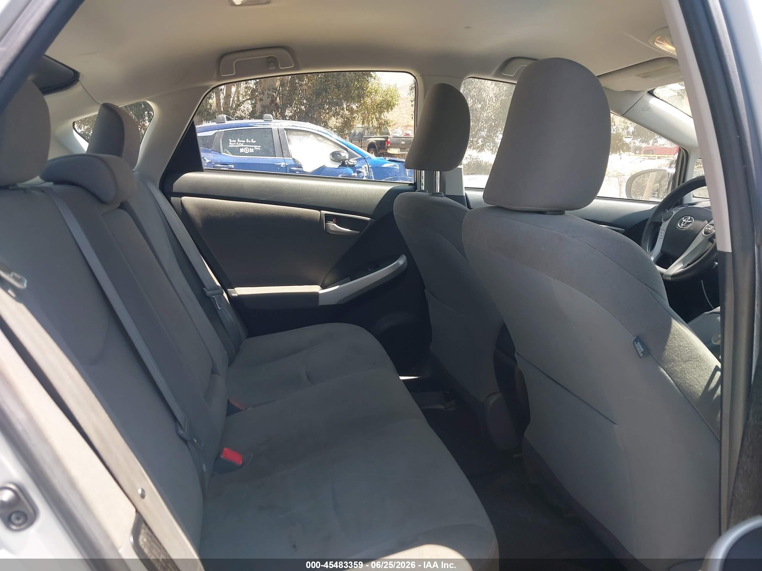 2015 Toyota Prius Three Silver vin: JTDKN3DUXF0446738