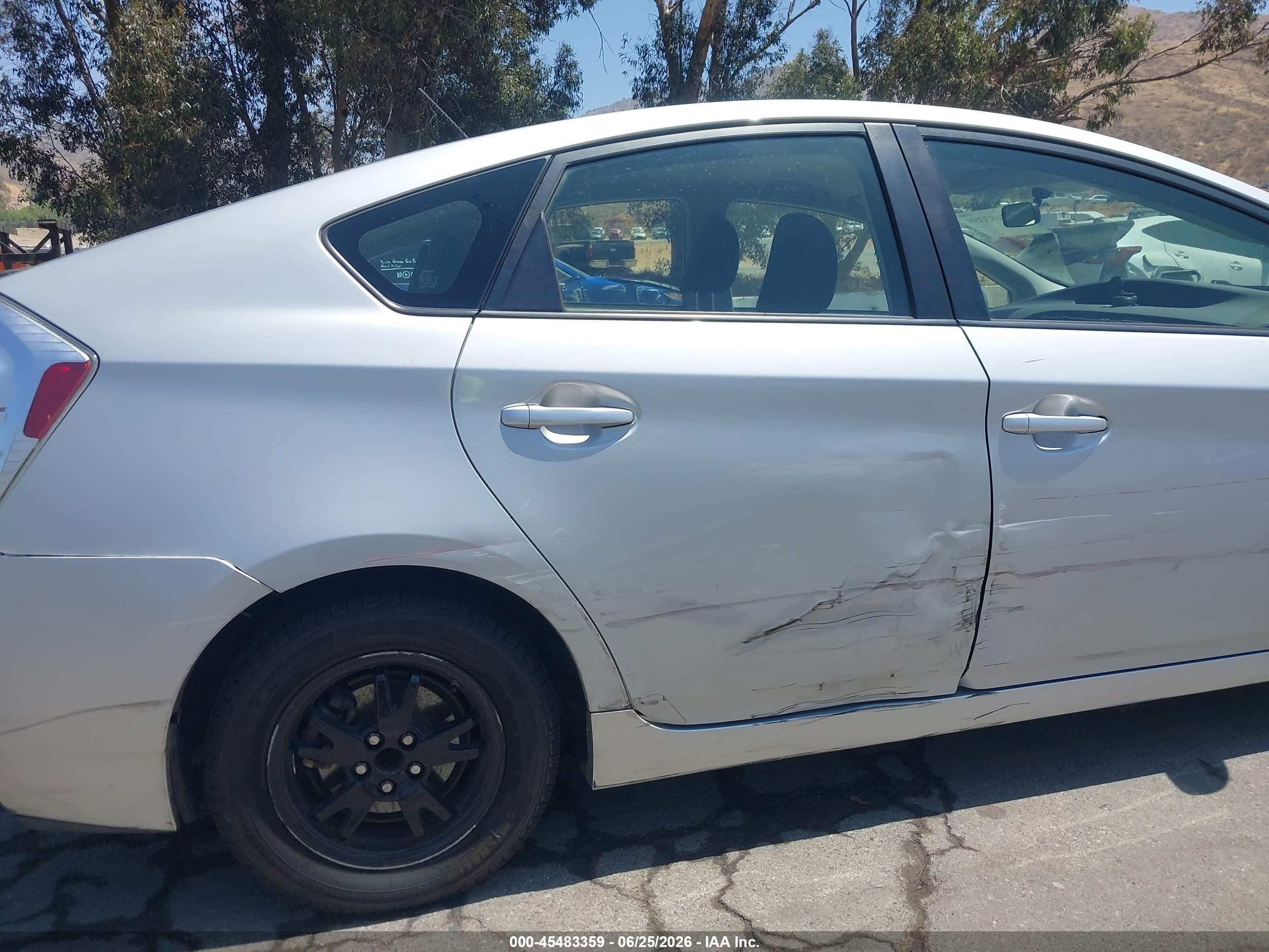 2015 Toyota Prius Three Silver vin: JTDKN3DUXF0446738