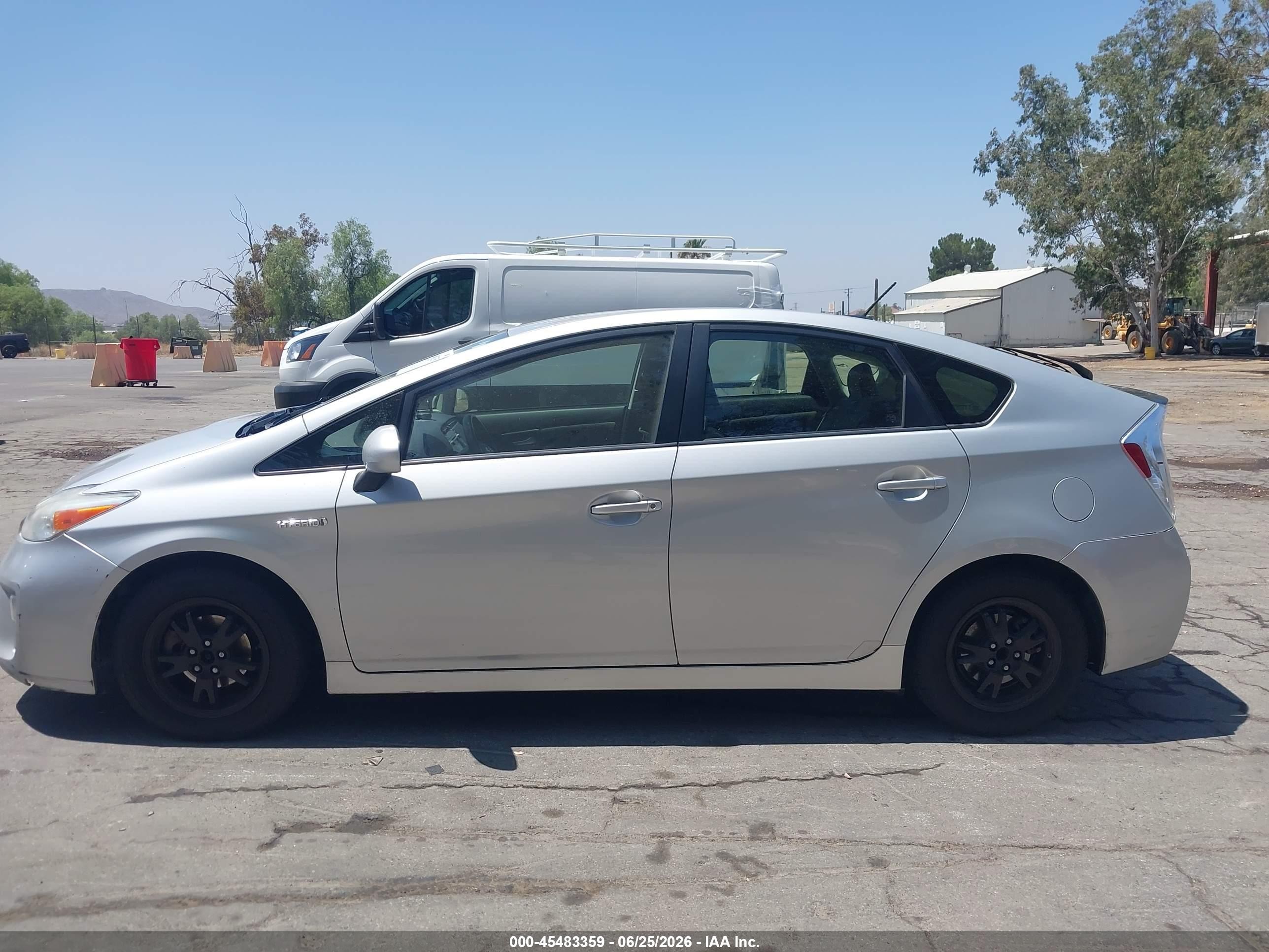 2015 Toyota Prius Three Silver vin: JTDKN3DUXF0446738