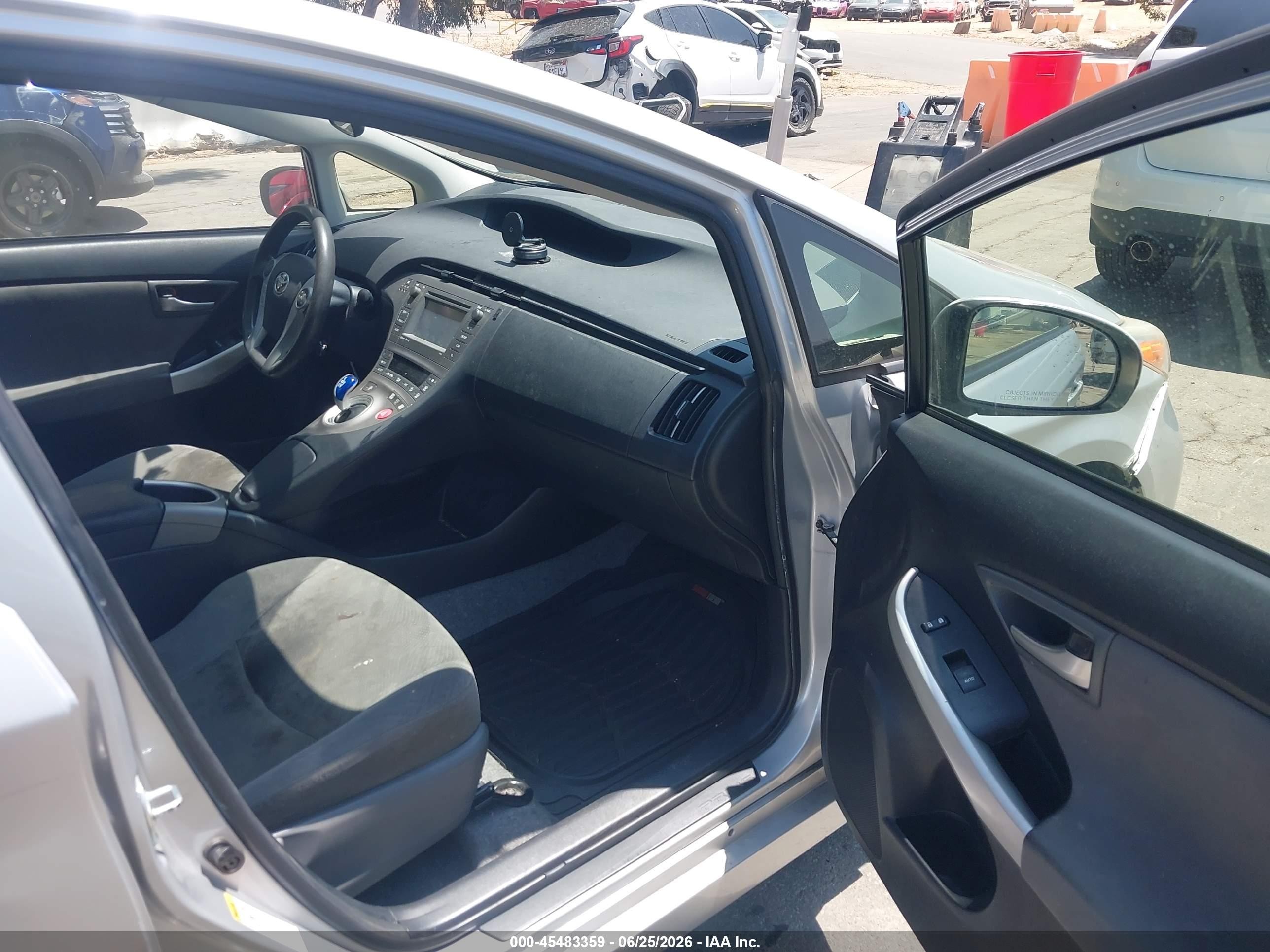 2015 Toyota Prius Three Silver vin: JTDKN3DUXF0446738