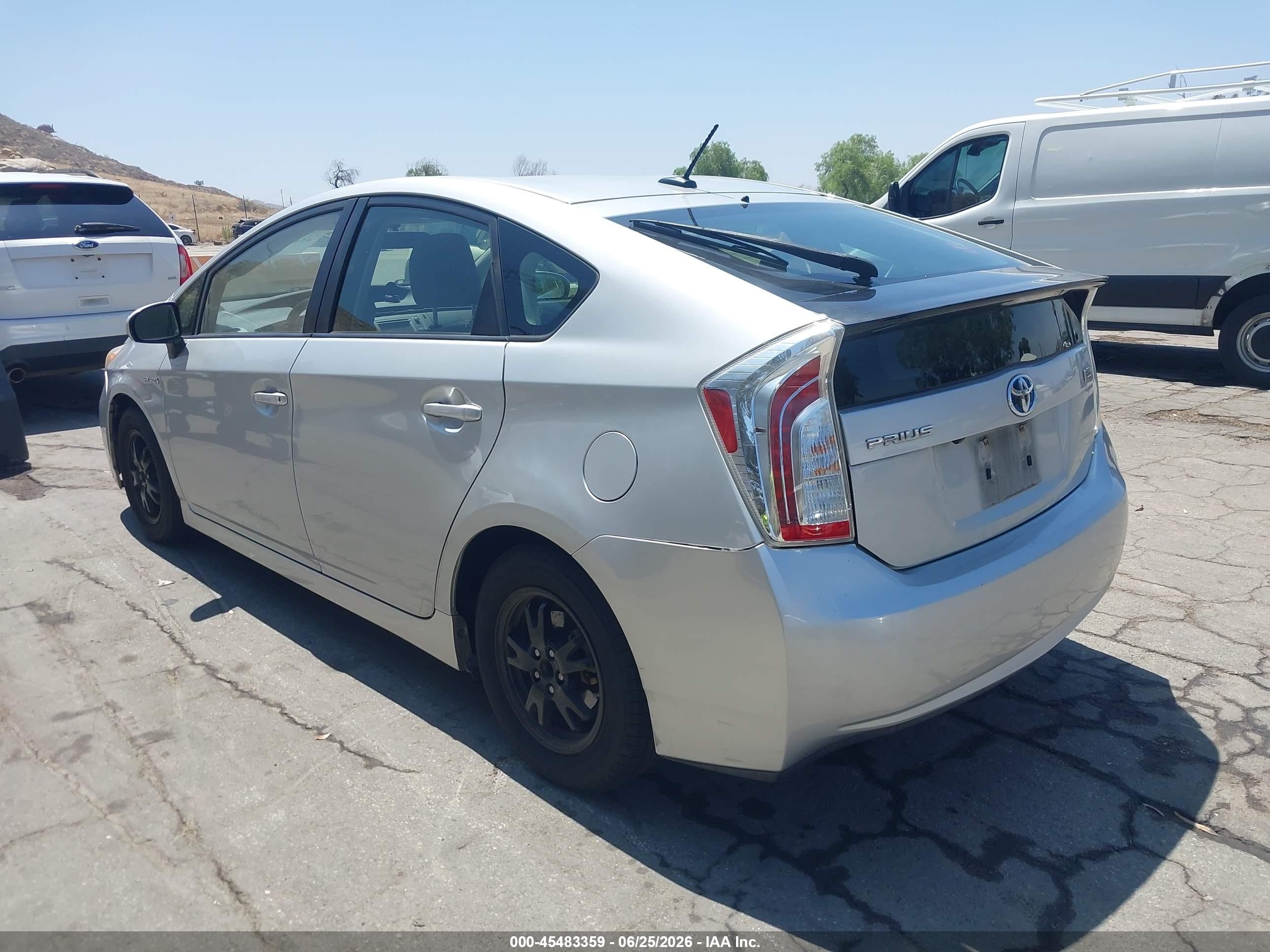 2015 Toyota Prius Three Silver vin: JTDKN3DUXF0446738