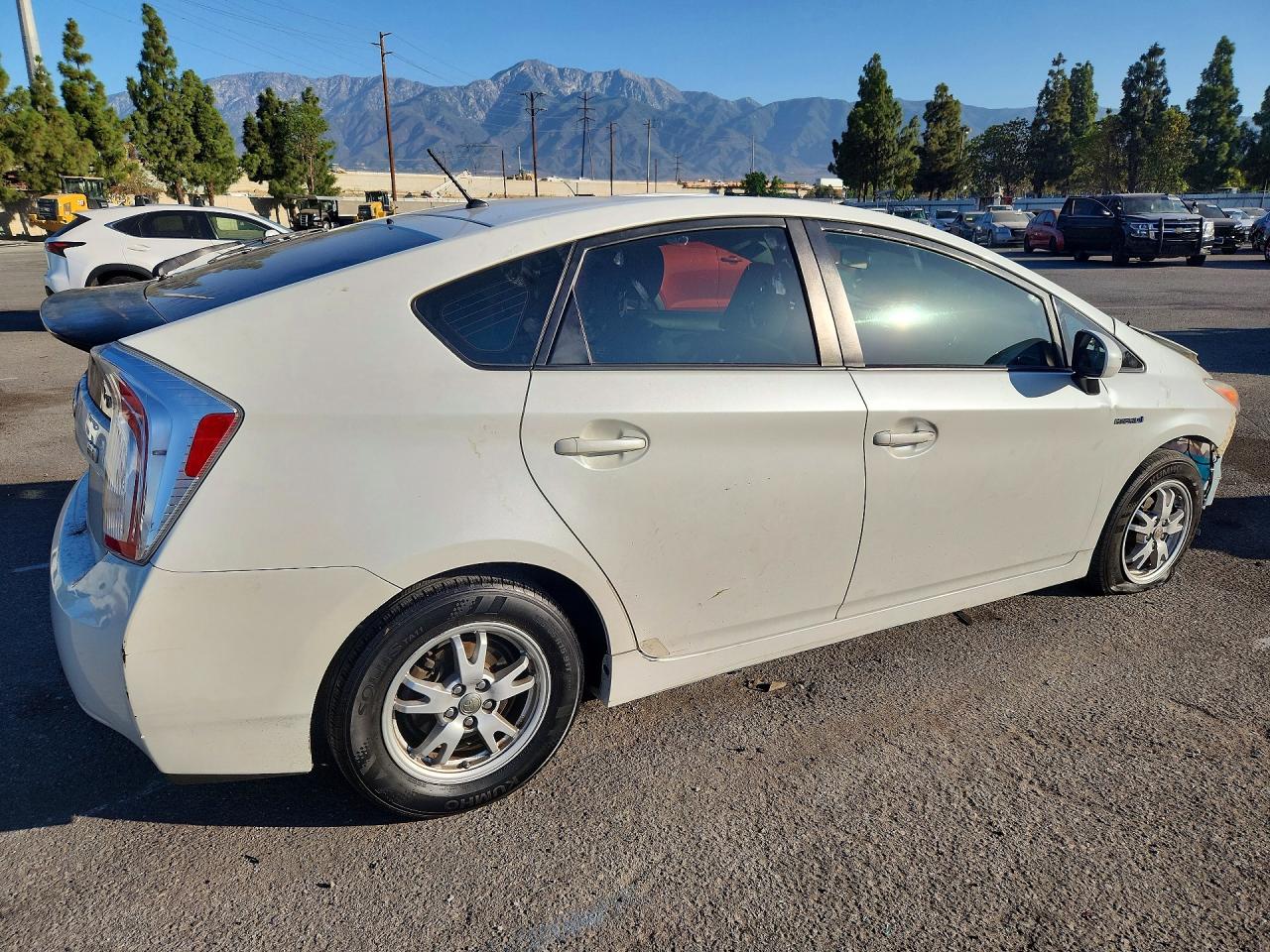 2015 Toyota Prius Two White vin: JTDKN3DUXF0448666