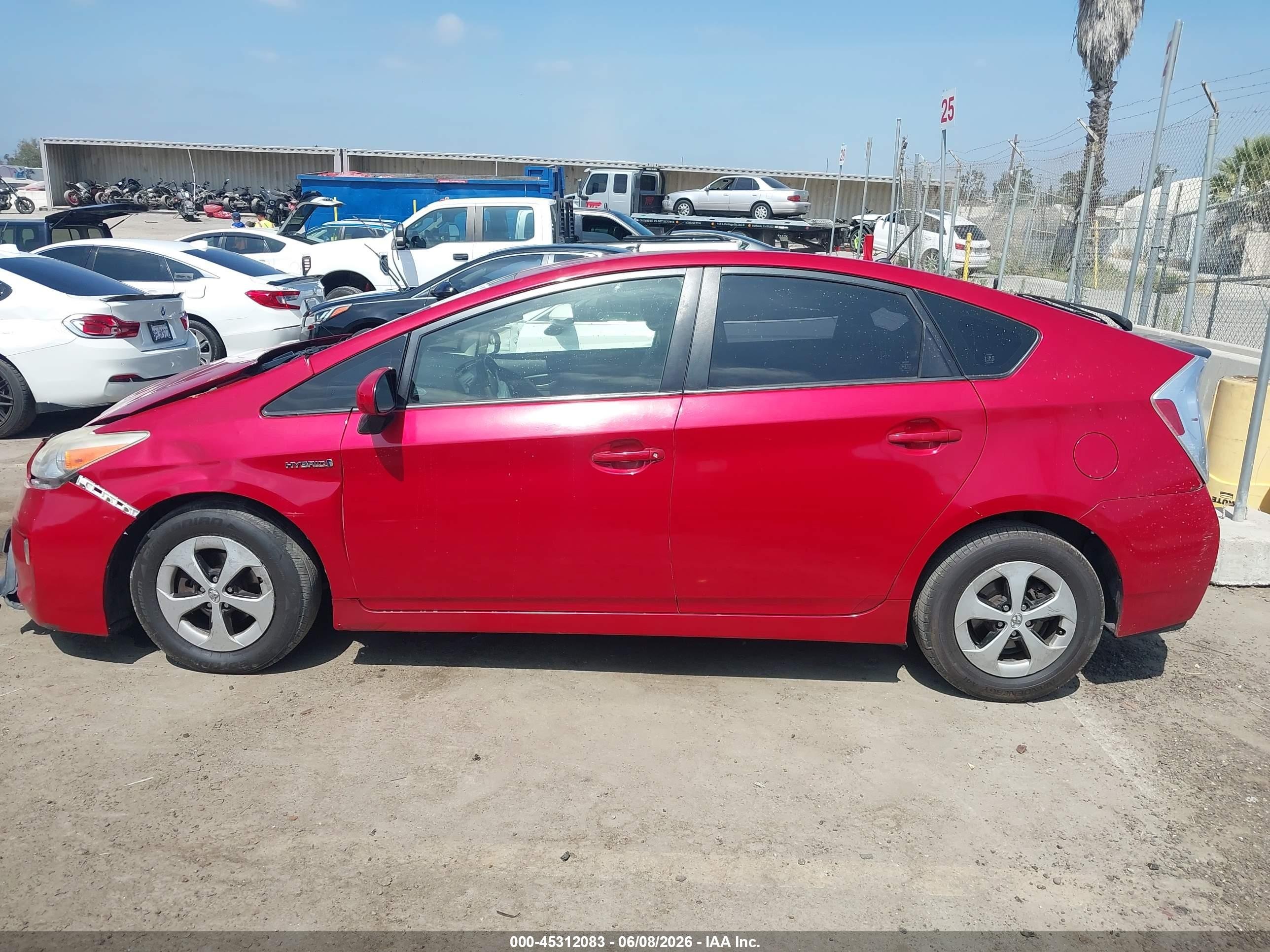 2015 Toyota Prius Two Red vin: JTDKN3DUXF0470652
