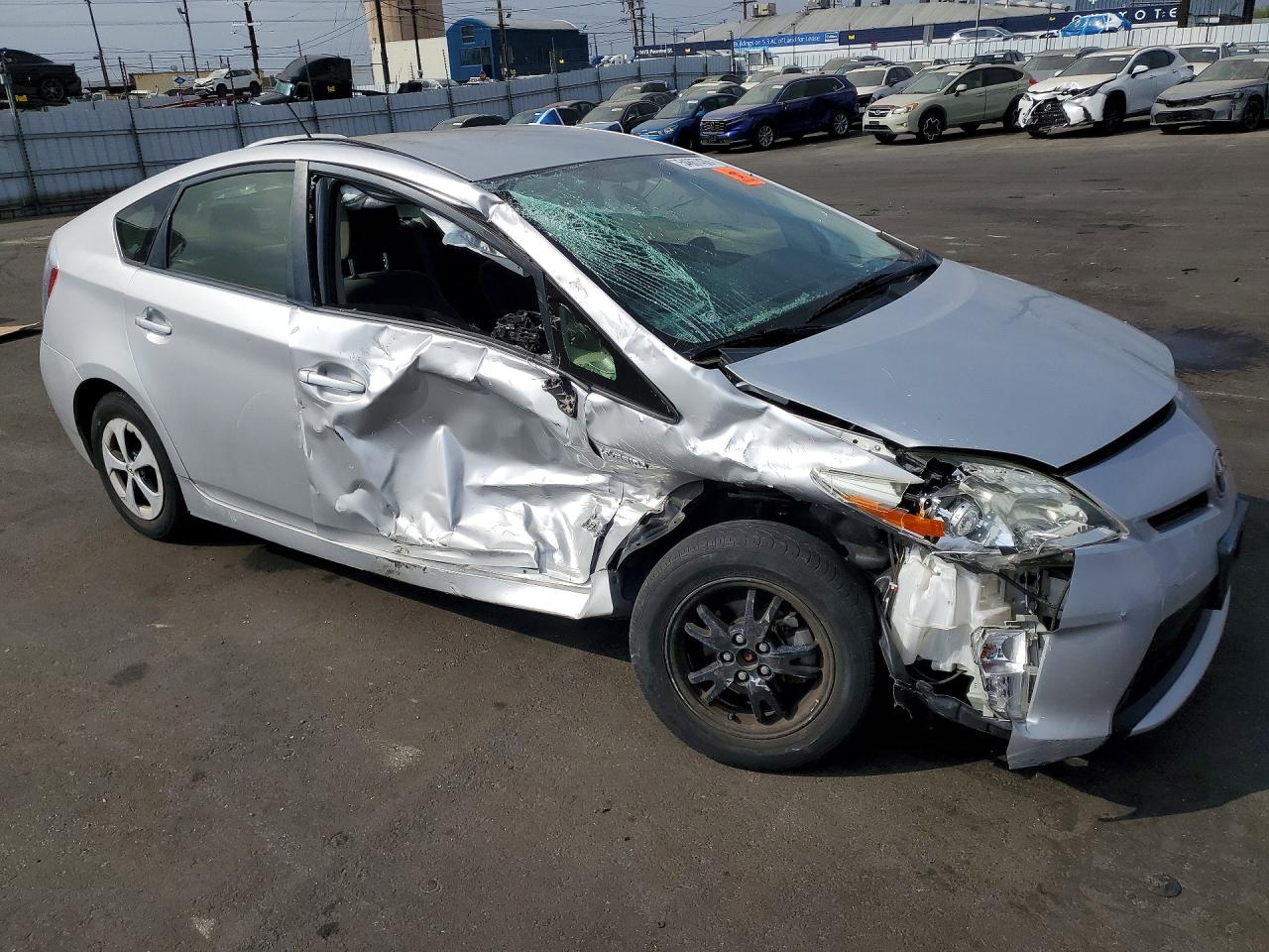 2015 Toyota Prius Two Серебряный vin: JTDKN3DUXF0479559