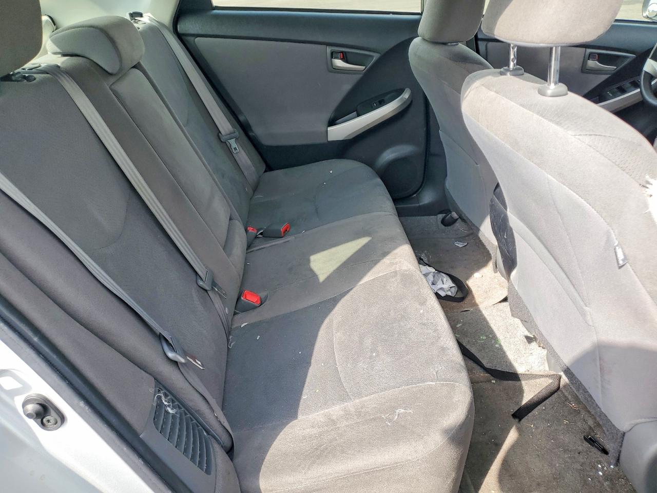 2015 Toyota Prius Two Серебряный vin: JTDKN3DUXF0479559