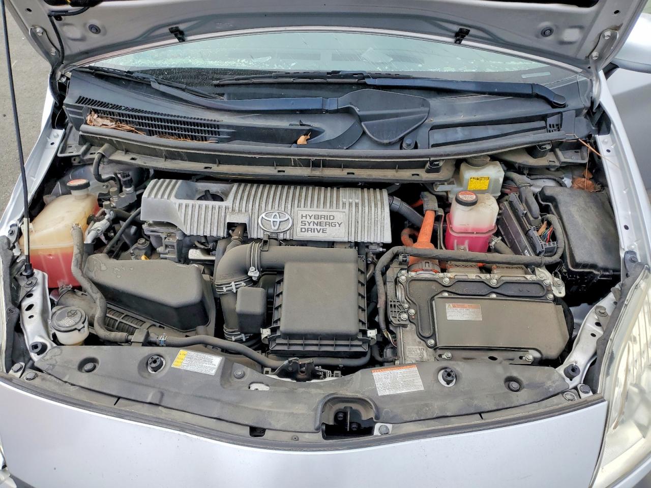 2015 Toyota Prius Two Серебряный vin: JTDKN3DUXF0479559