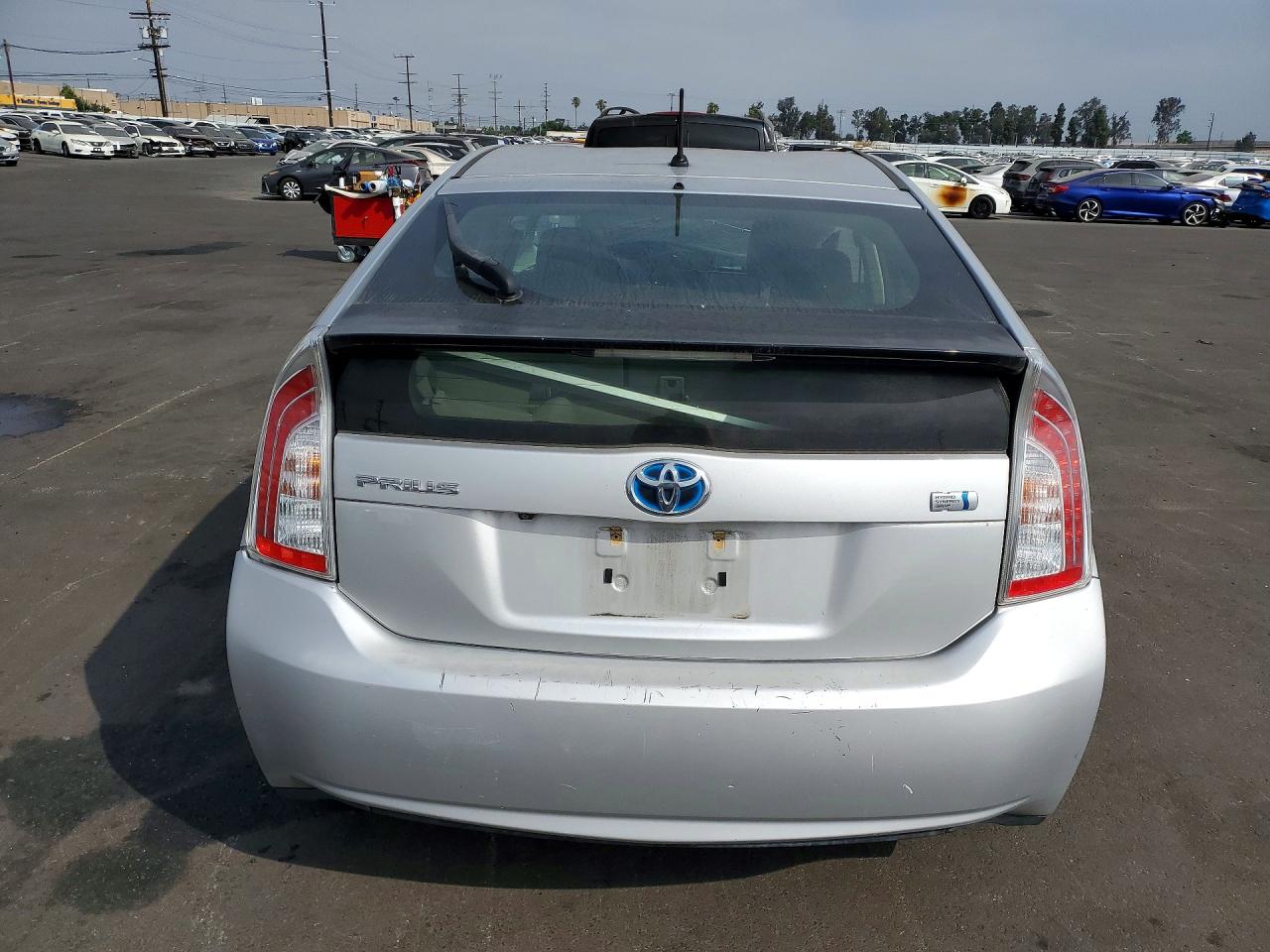 2015 Toyota Prius Two Серебряный vin: JTDKN3DUXF0479559
