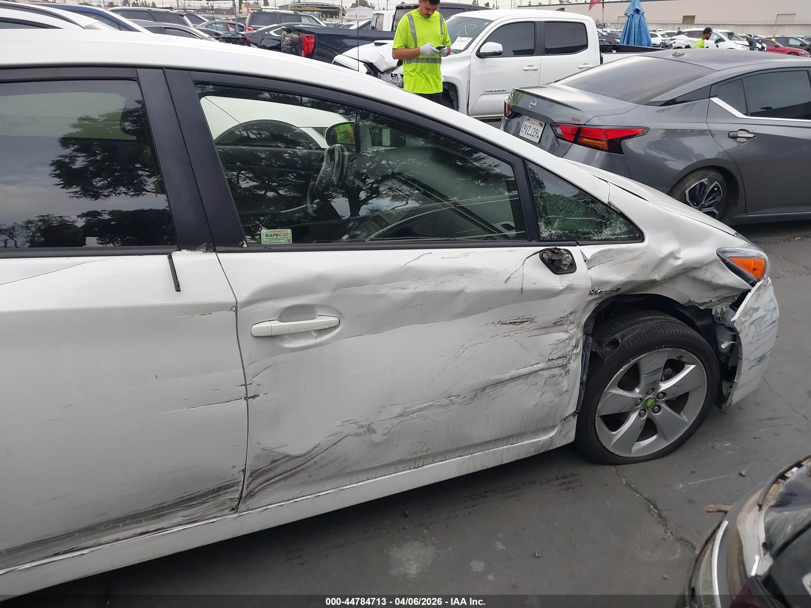 2015 Toyota Prius Five White vin: JTDKN3DUXF0480677