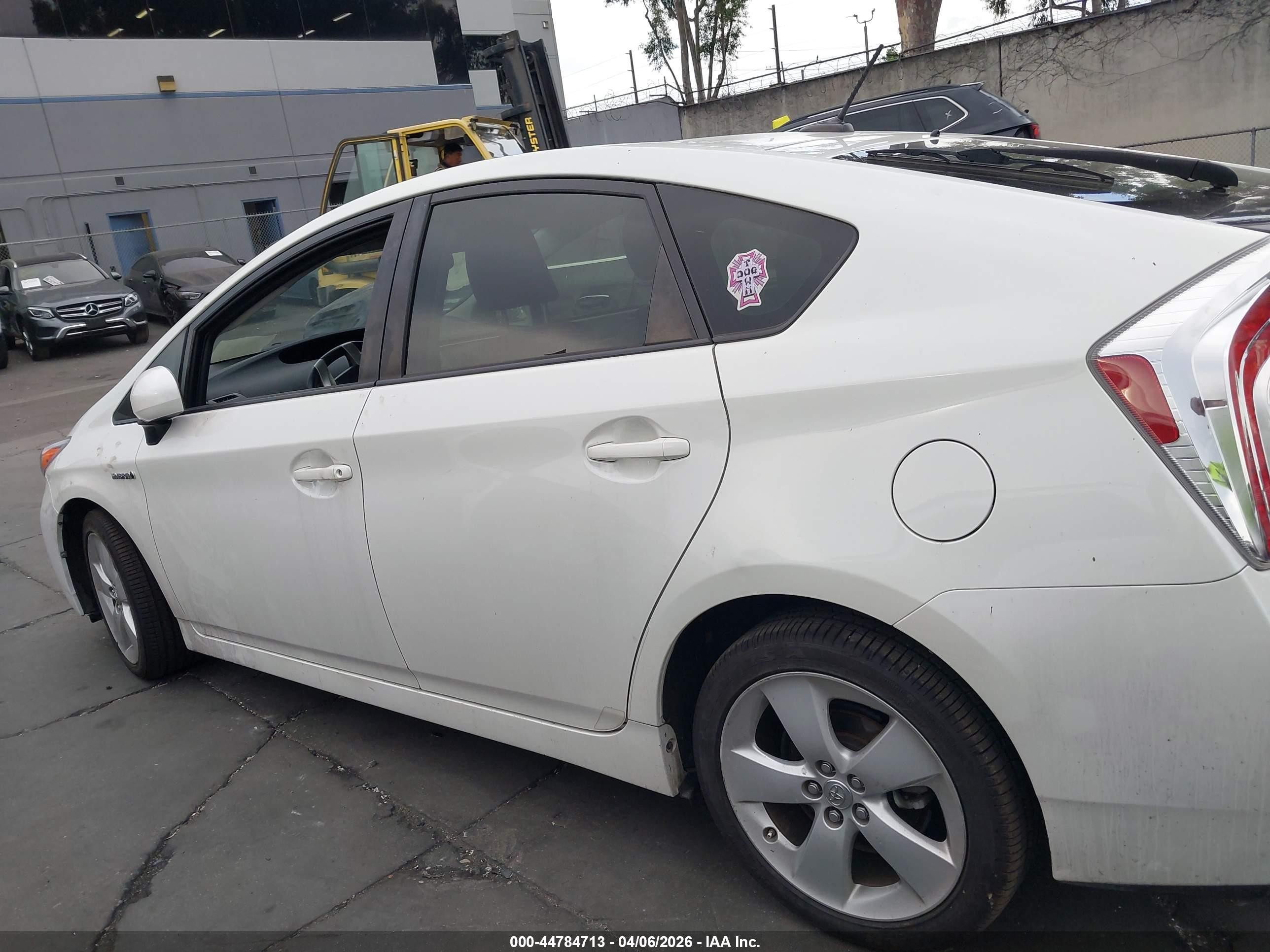 2015 Toyota Prius Five White vin: JTDKN3DUXF0480677