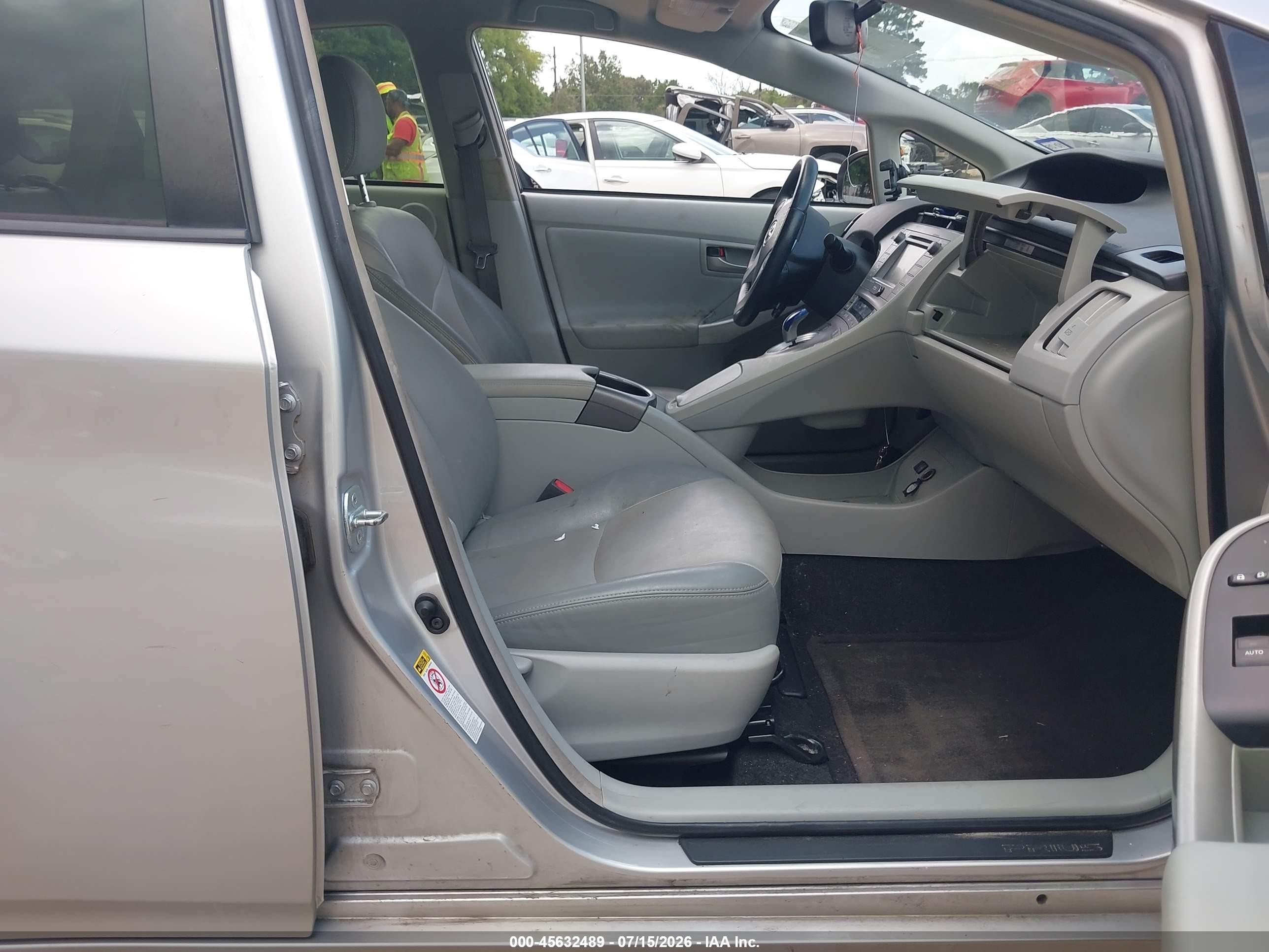 2015 Toyota Prius Four Silver vin: JTDKN3DUXF1928040