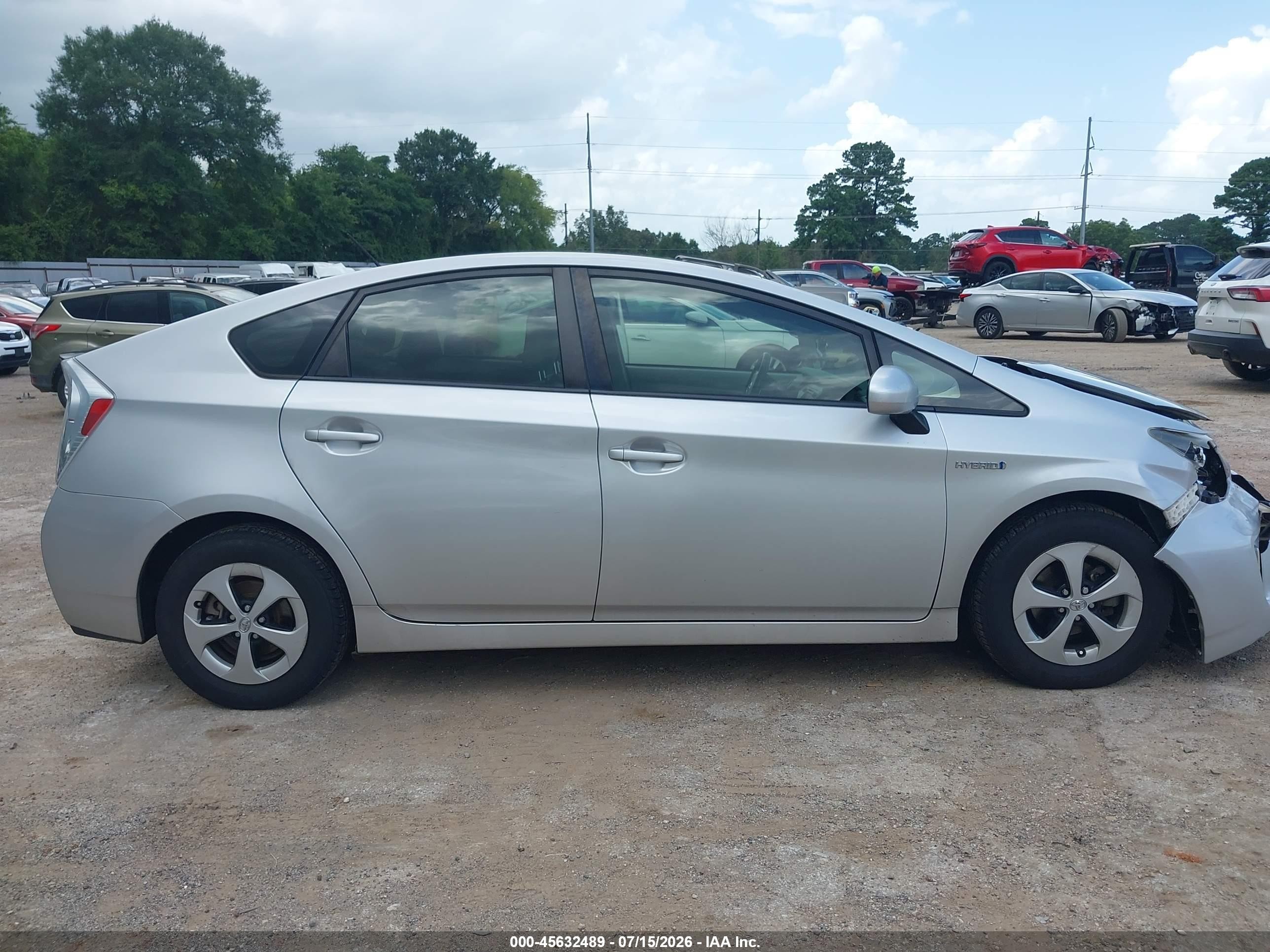 2015 Toyota Prius Four Silver vin: JTDKN3DUXF1928040