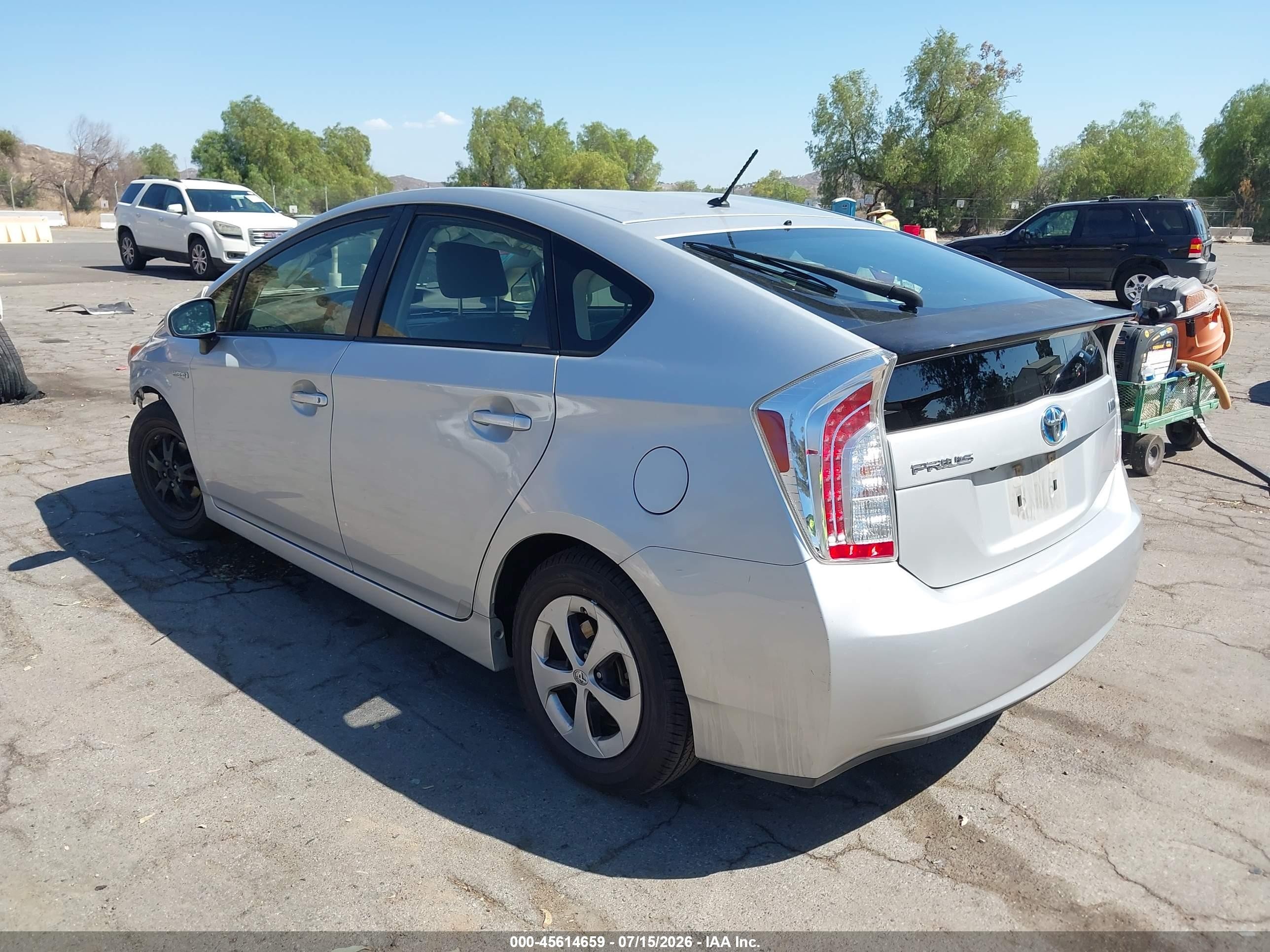 2015 Toyota Prius Two Silver vin: JTDKN3DUXF1930550