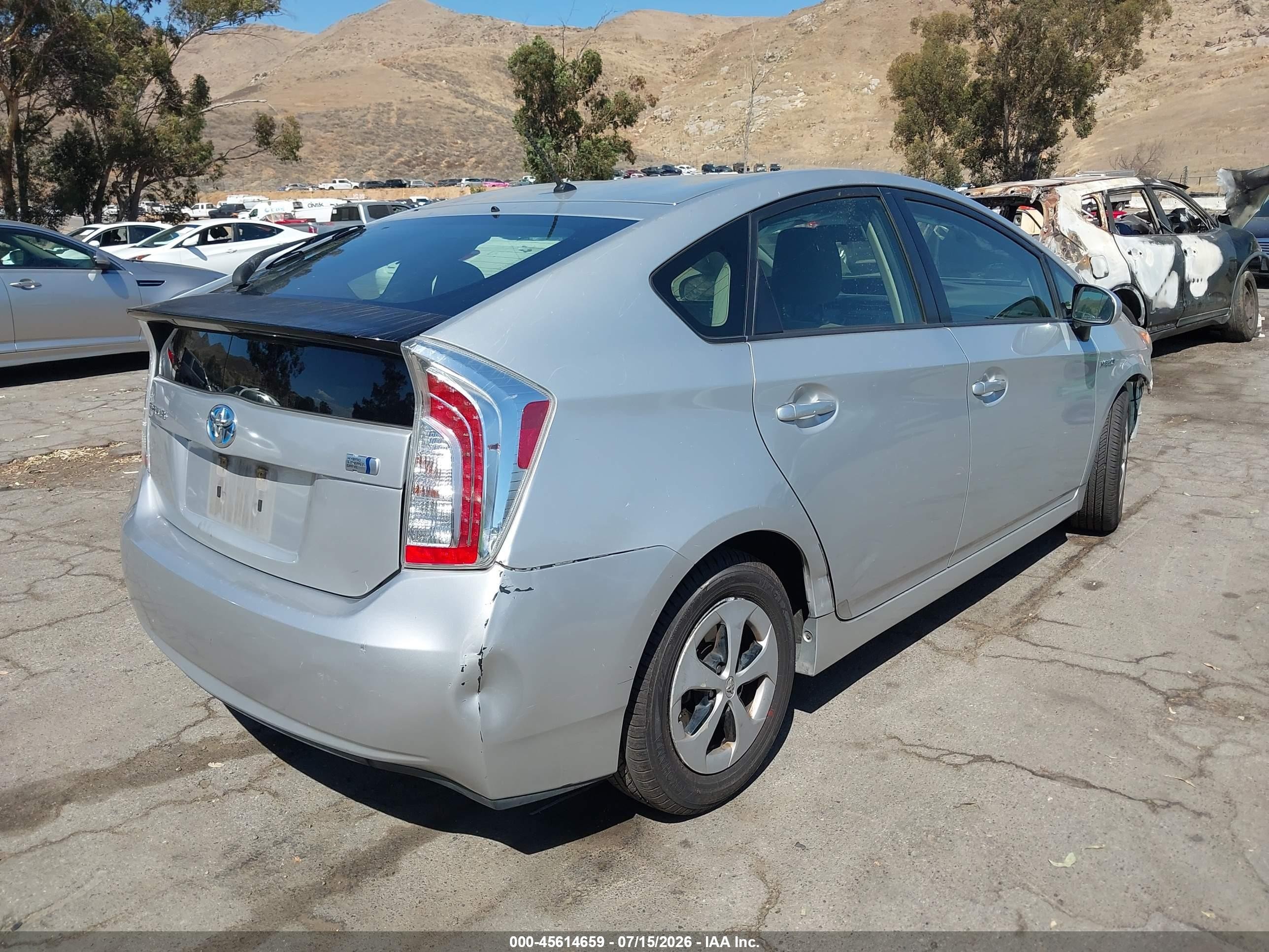 2015 Toyota Prius Two Silver vin: JTDKN3DUXF1930550