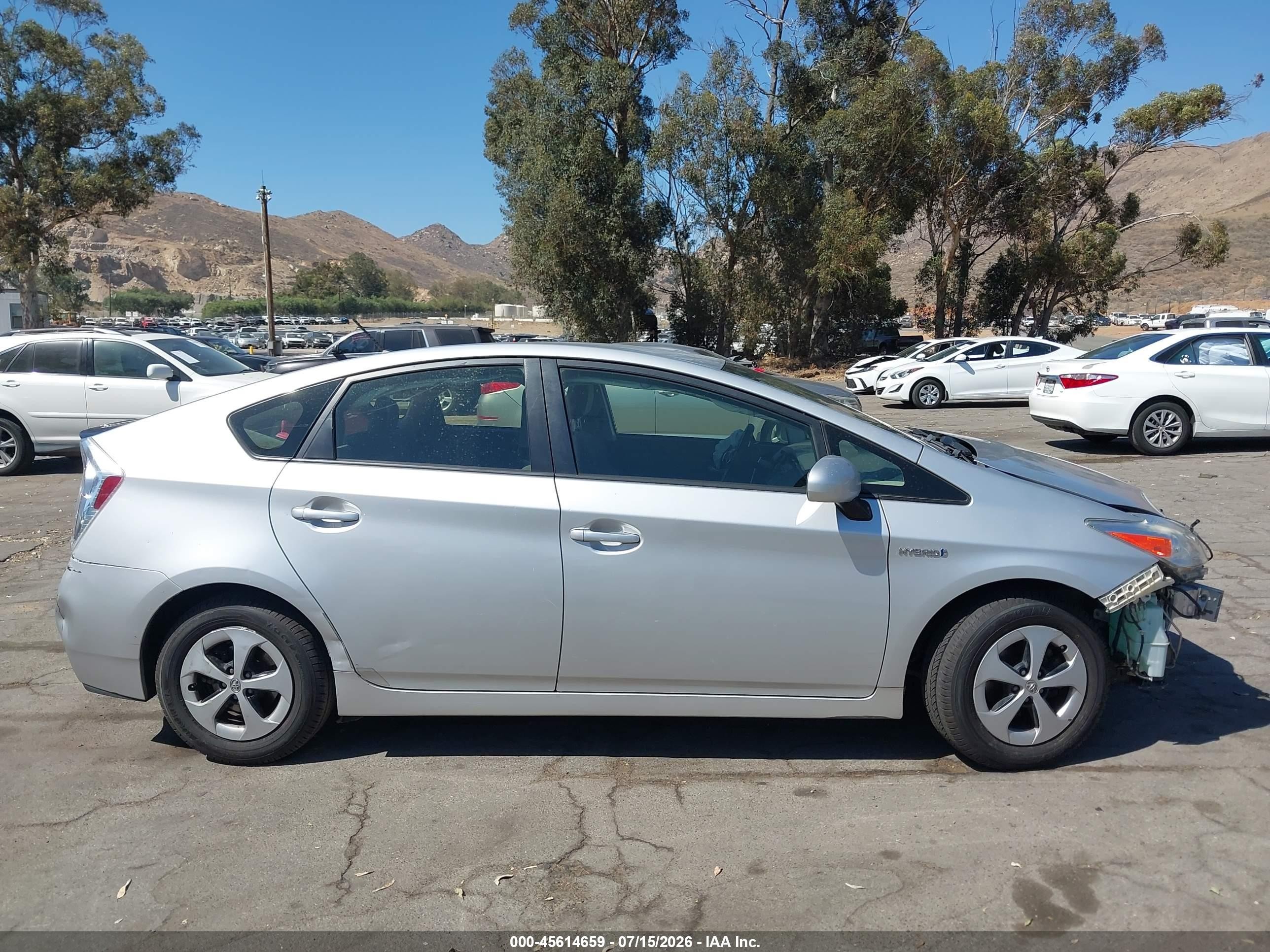 2015 Toyota Prius Two Silver vin: JTDKN3DUXF1930550