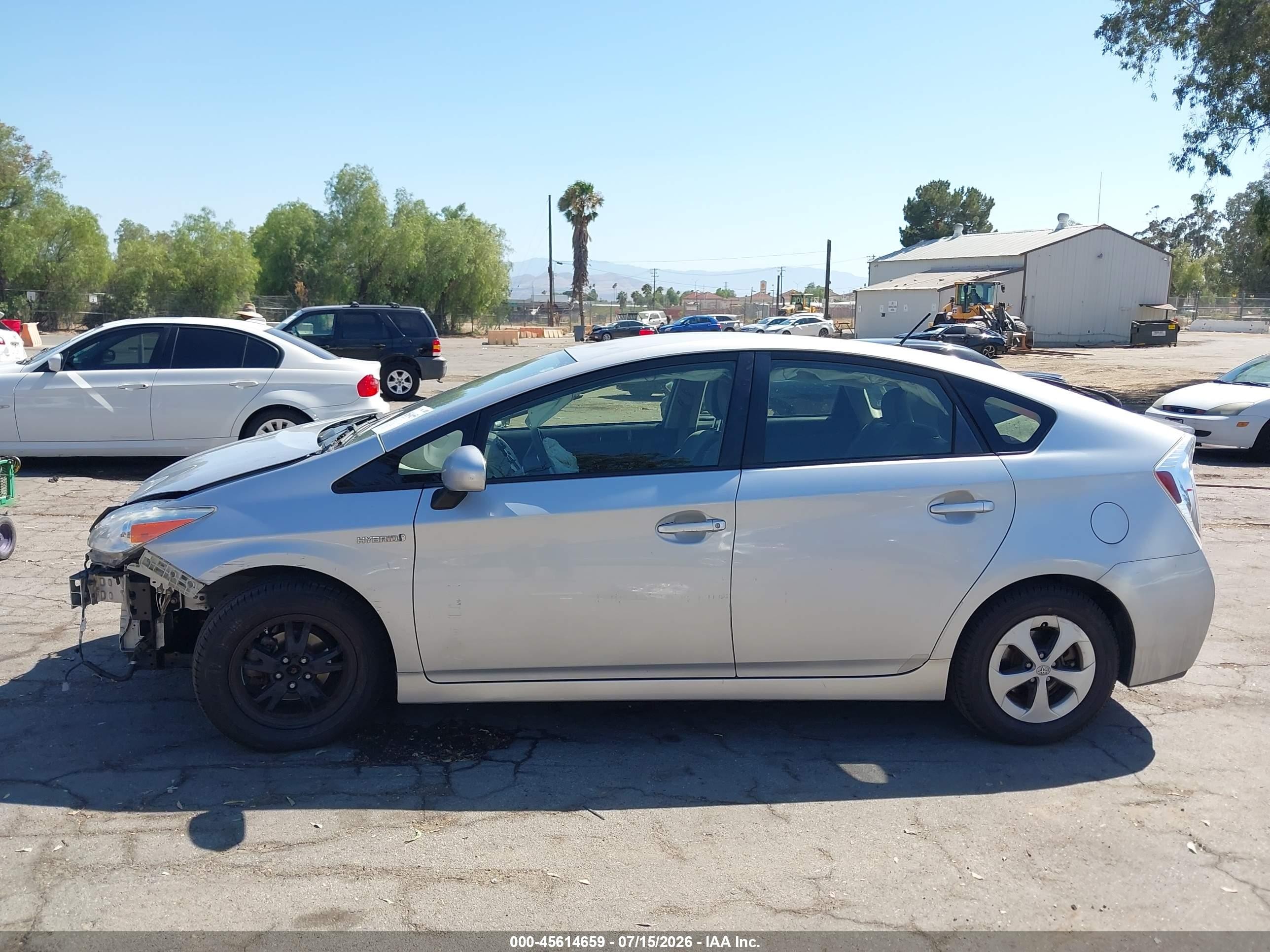 2015 Toyota Prius Two Silver vin: JTDKN3DUXF1930550