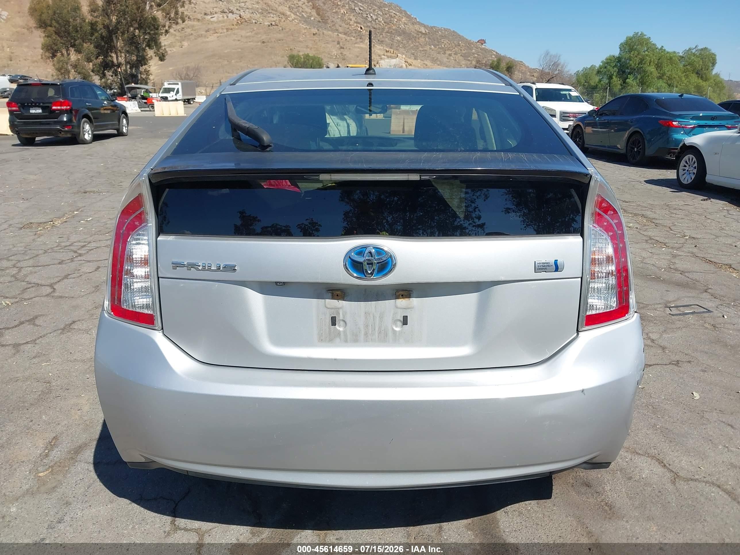 2015 Toyota Prius Two Silver vin: JTDKN3DUXF1930550
