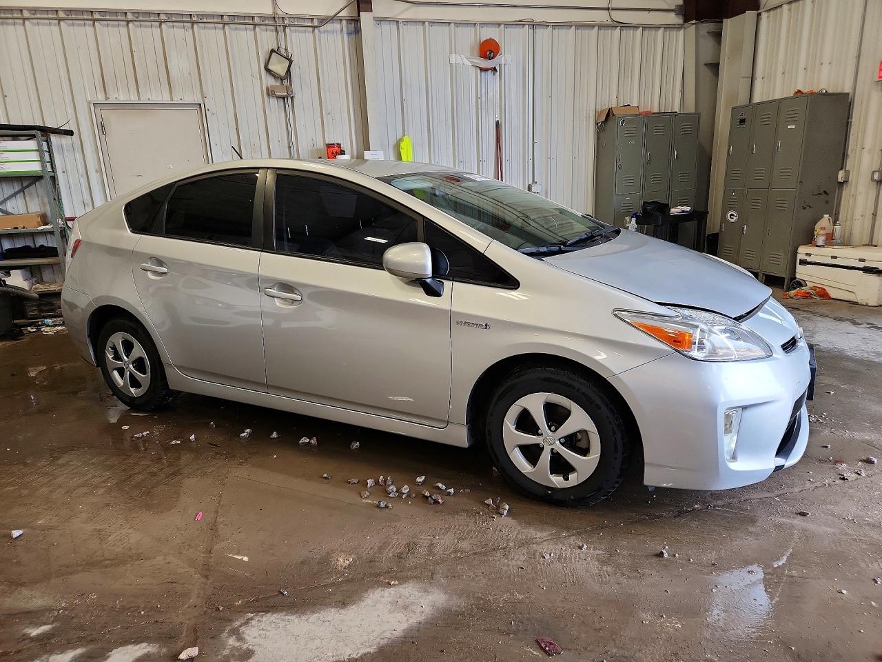 2015 Toyota Prius Two Silver vin: JTDKN3DUXF1979733