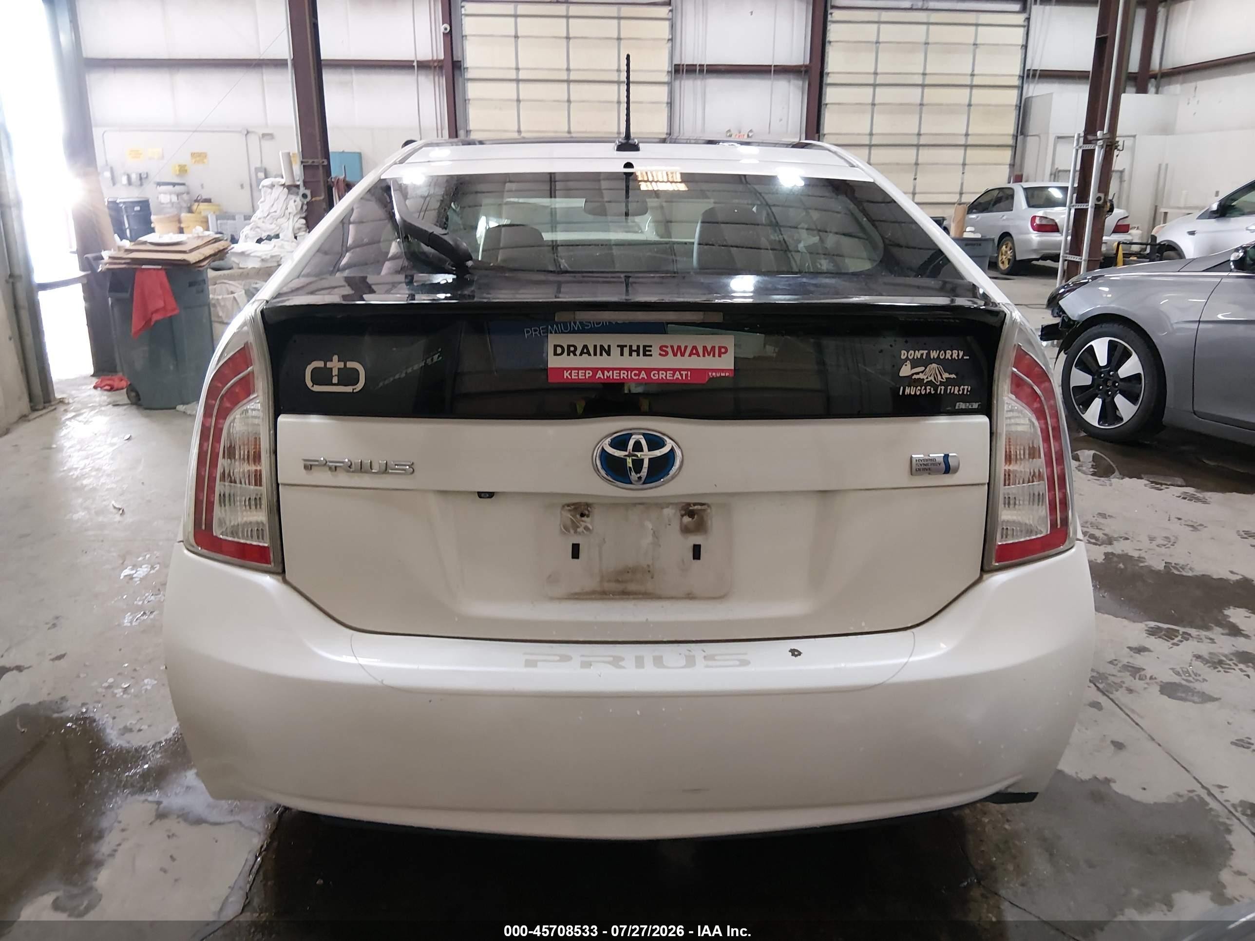 2015 Toyota Prius Four Белый vin: JTDKN3DUXF1998282