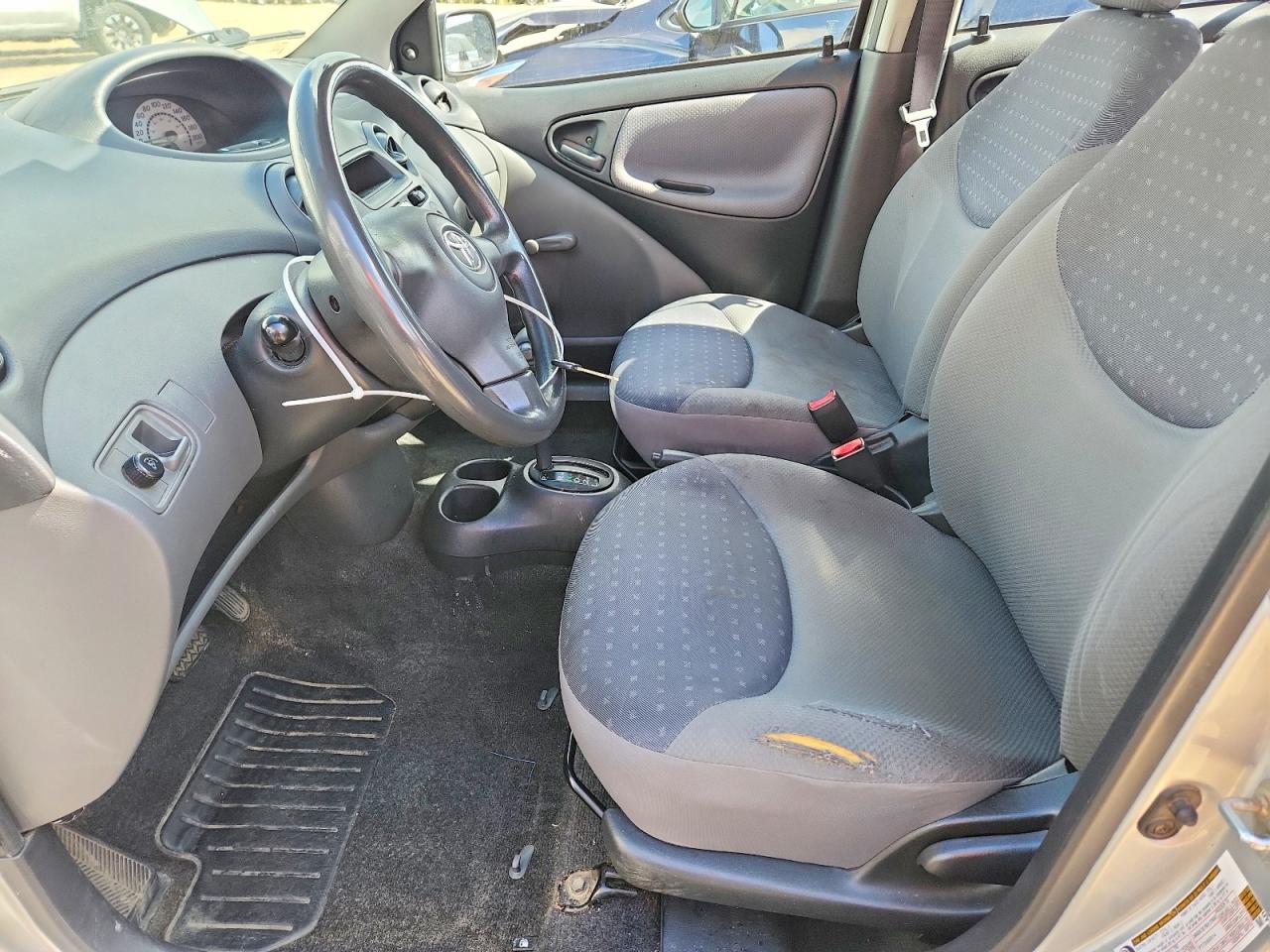 2005 Toyota Echo Серебряный vin: JTDKT123750078022