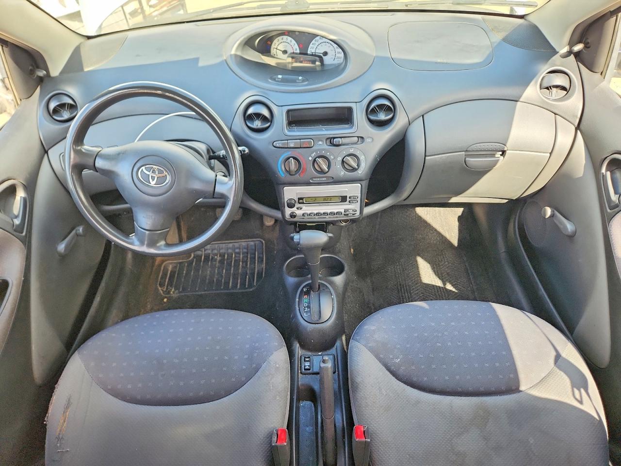 2005 Toyota Echo Серебряный vin: JTDKT123750078022