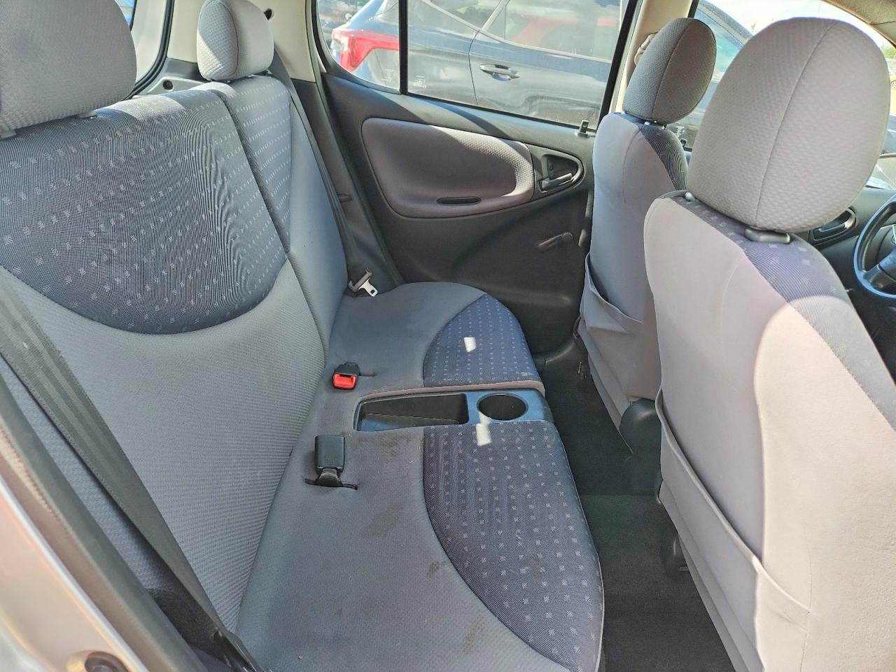 2005 Toyota Echo Серебряный vin: JTDKT123750078022