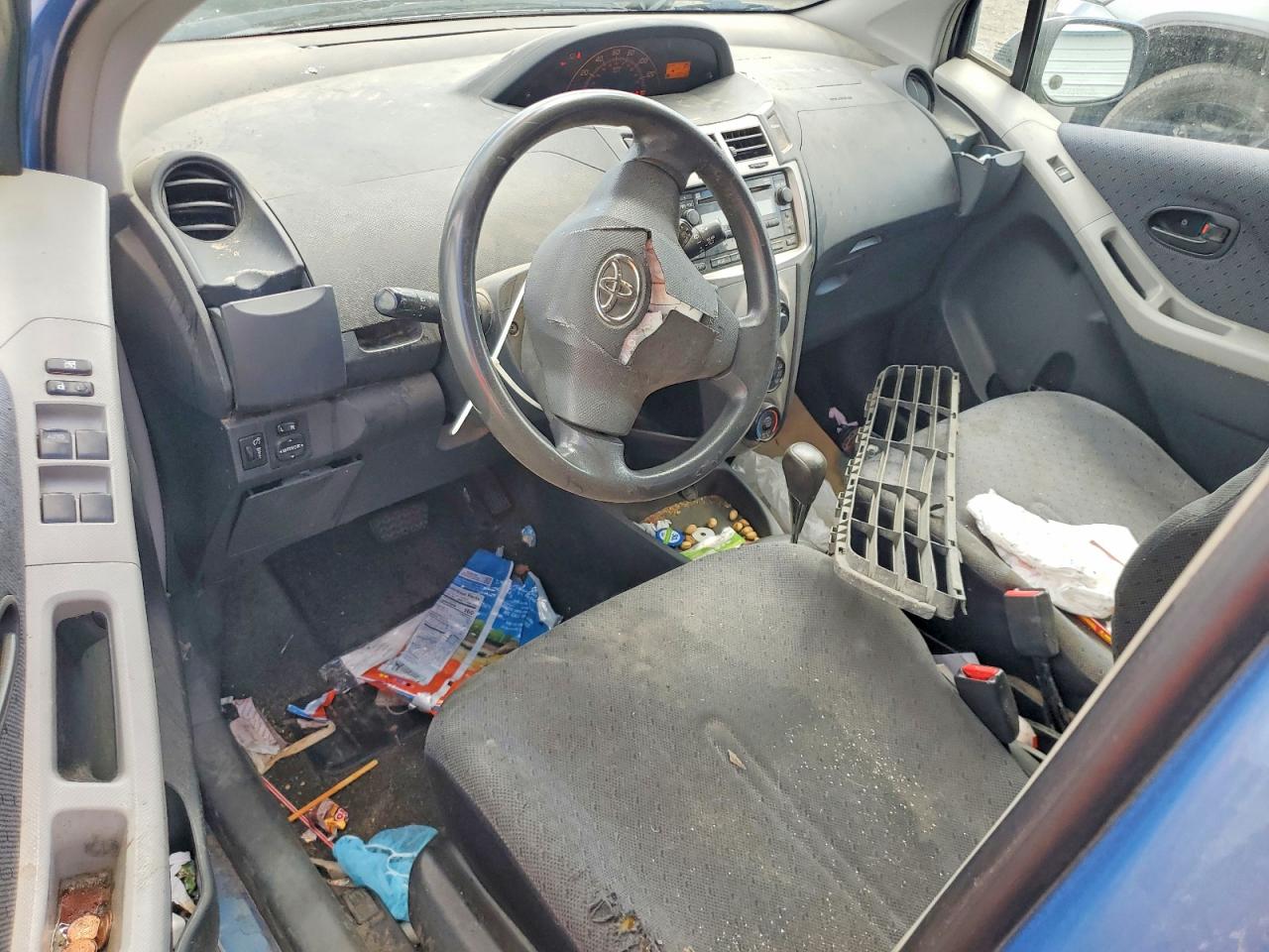 2011 Toyota Yaris Base Blue vin: JTDKT4K30B5334968