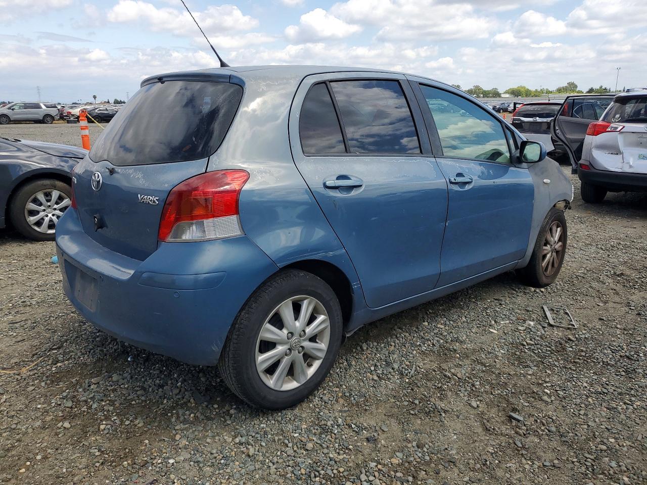 2011 Toyota Yaris Base Blue vin: JTDKT4K30B5334968