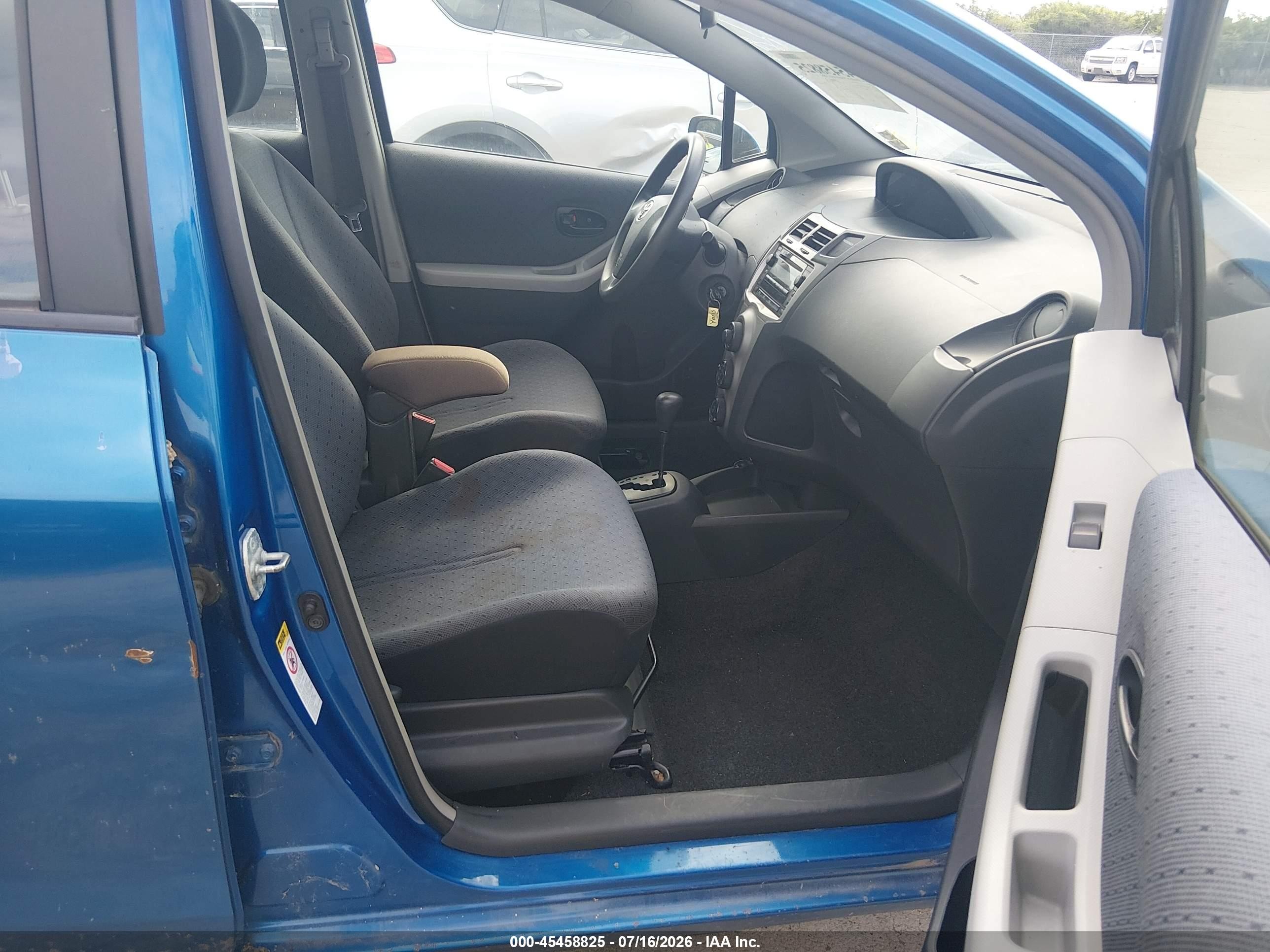 2010 Toyota Yaris   Синий vin: JTDKT4K31A5284547