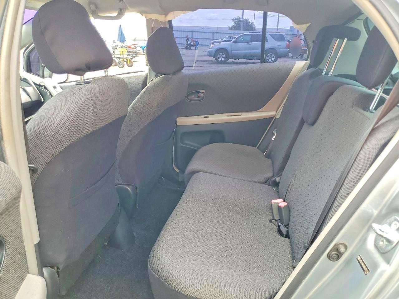 2010 Toyota Yaris Base Silver vin: JTDKT4K34A5320196