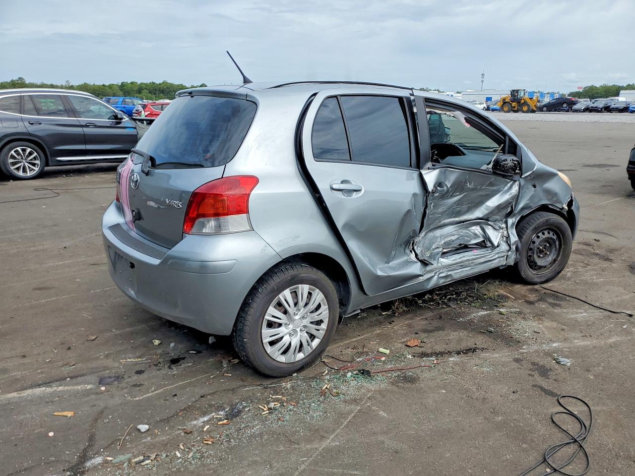 2010 Toyota Yaris Base Silver vin: JTDKT4K34A5320196