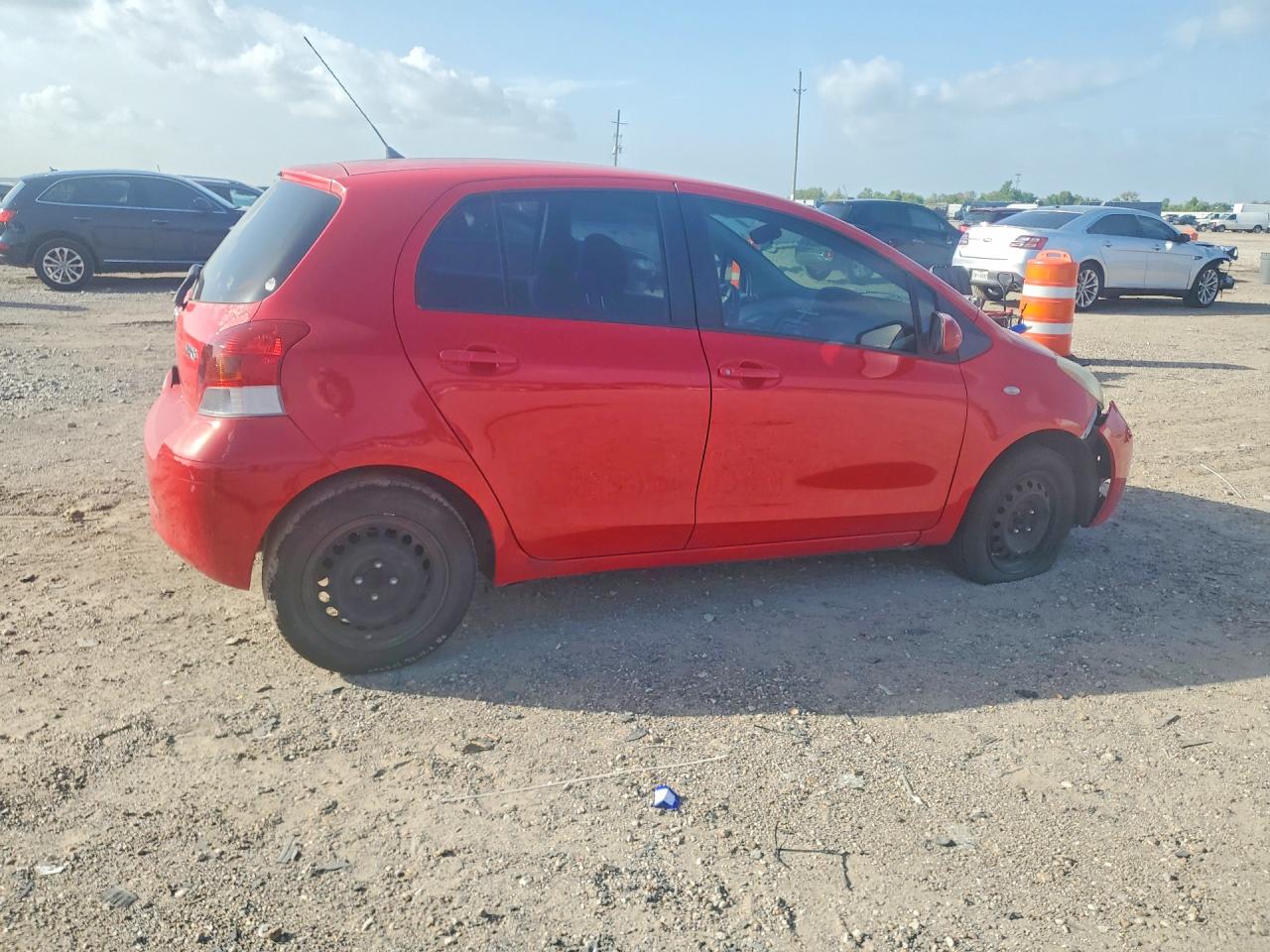 2011 Toyota Yaris Base Red vin: JTDKT4K34B5341129
