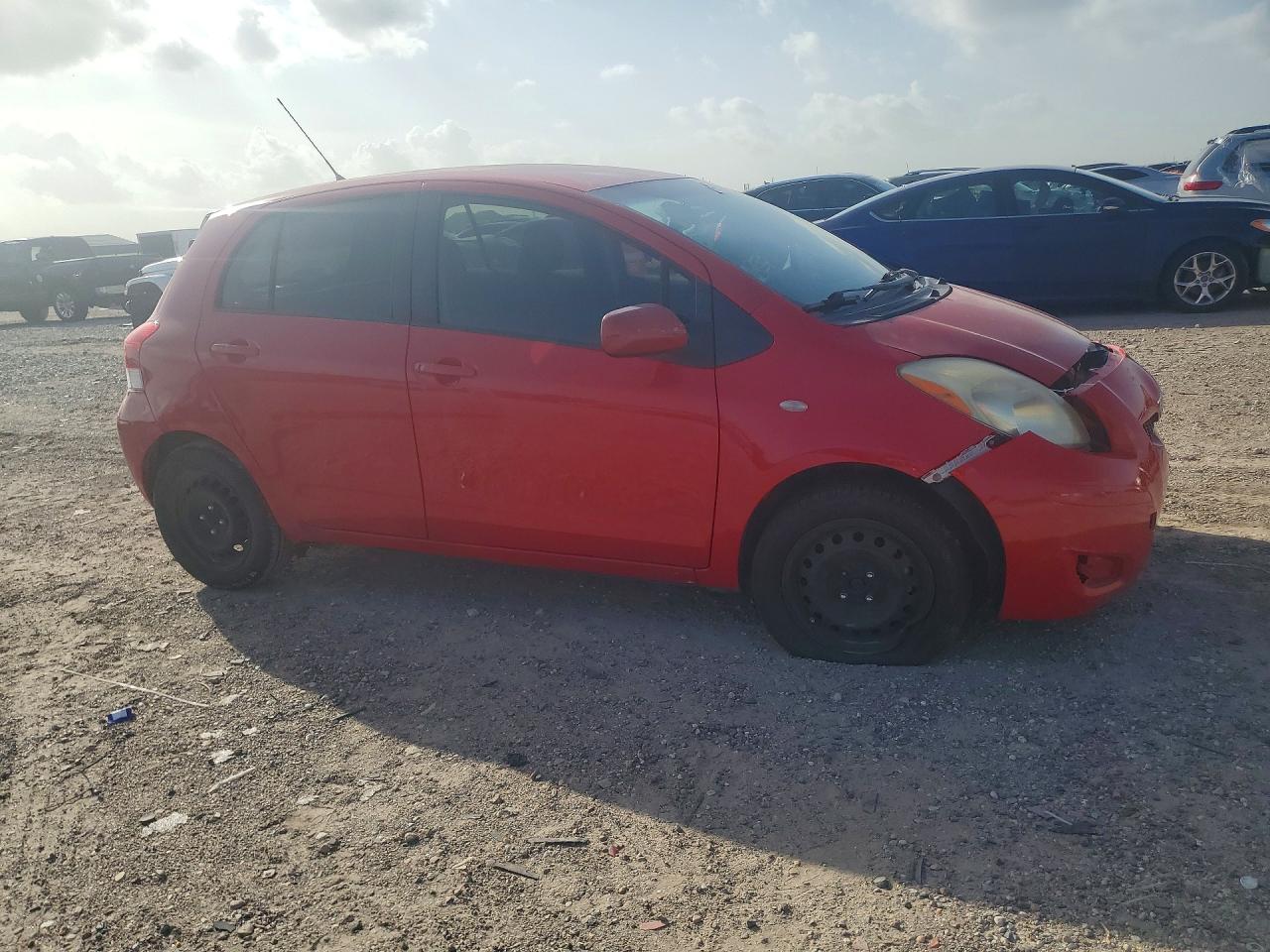 2011 Toyota Yaris Base Red vin: JTDKT4K34B5341129