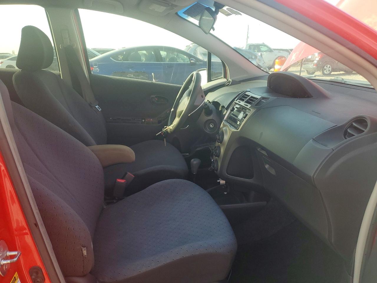 2011 Toyota Yaris Base Red vin: JTDKT4K34B5341129