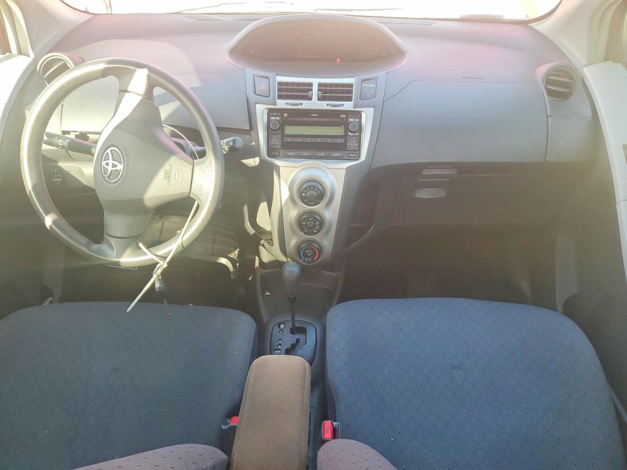 2011 Toyota Yaris Base Red vin: JTDKT4K34B5341129