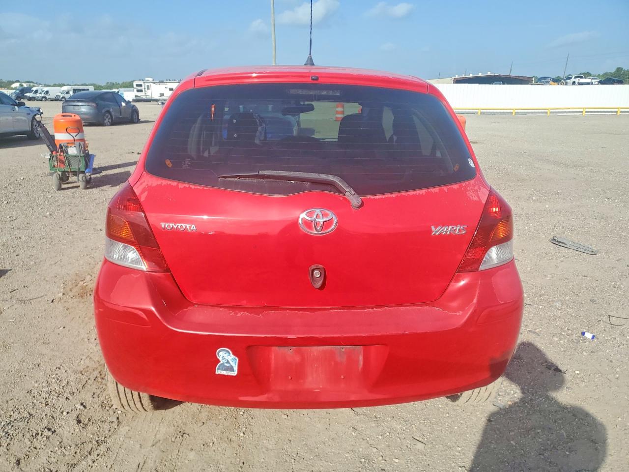 2011 Toyota Yaris Base Red vin: JTDKT4K34B5341129