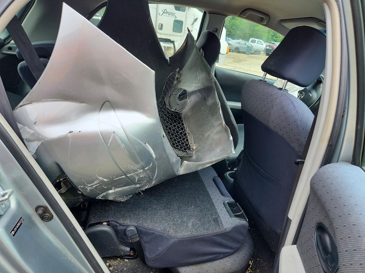 2011 Toyota Yaris Base Silver vin: JTDKT4K35B5327353