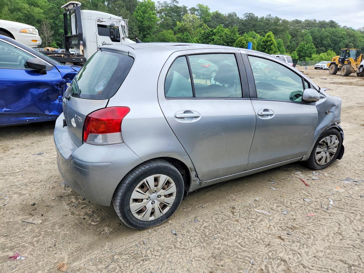 2011 Toyota Yaris Base Silver vin: JTDKT4K35B5327353