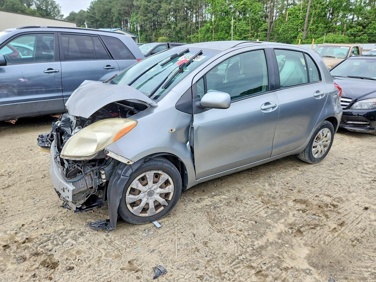 2011 Toyota Yaris Base Silver vin: JTDKT4K35B5327353