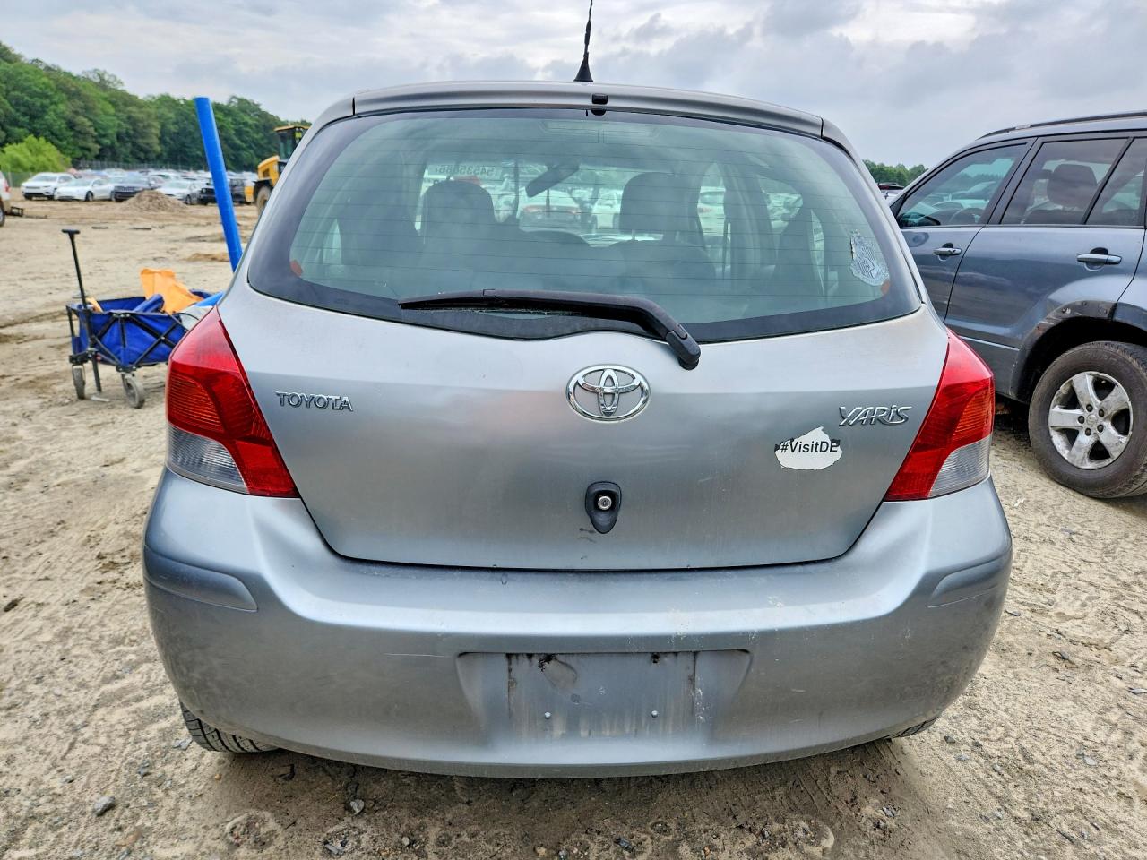 2011 Toyota Yaris Base Silver vin: JTDKT4K35B5327353