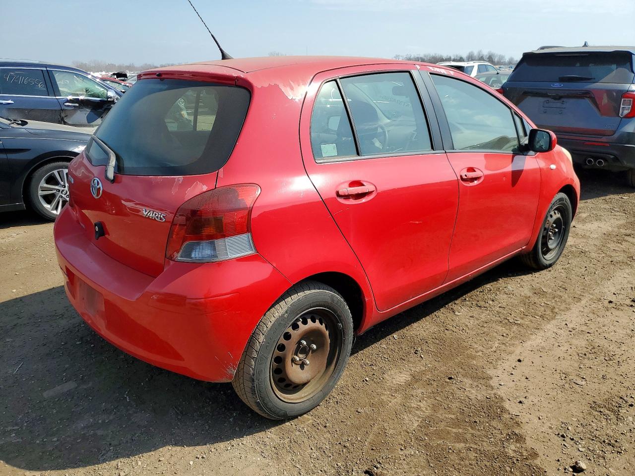2011 Toyota Yaris Base Красный vin: JTDKT4K35B5337798