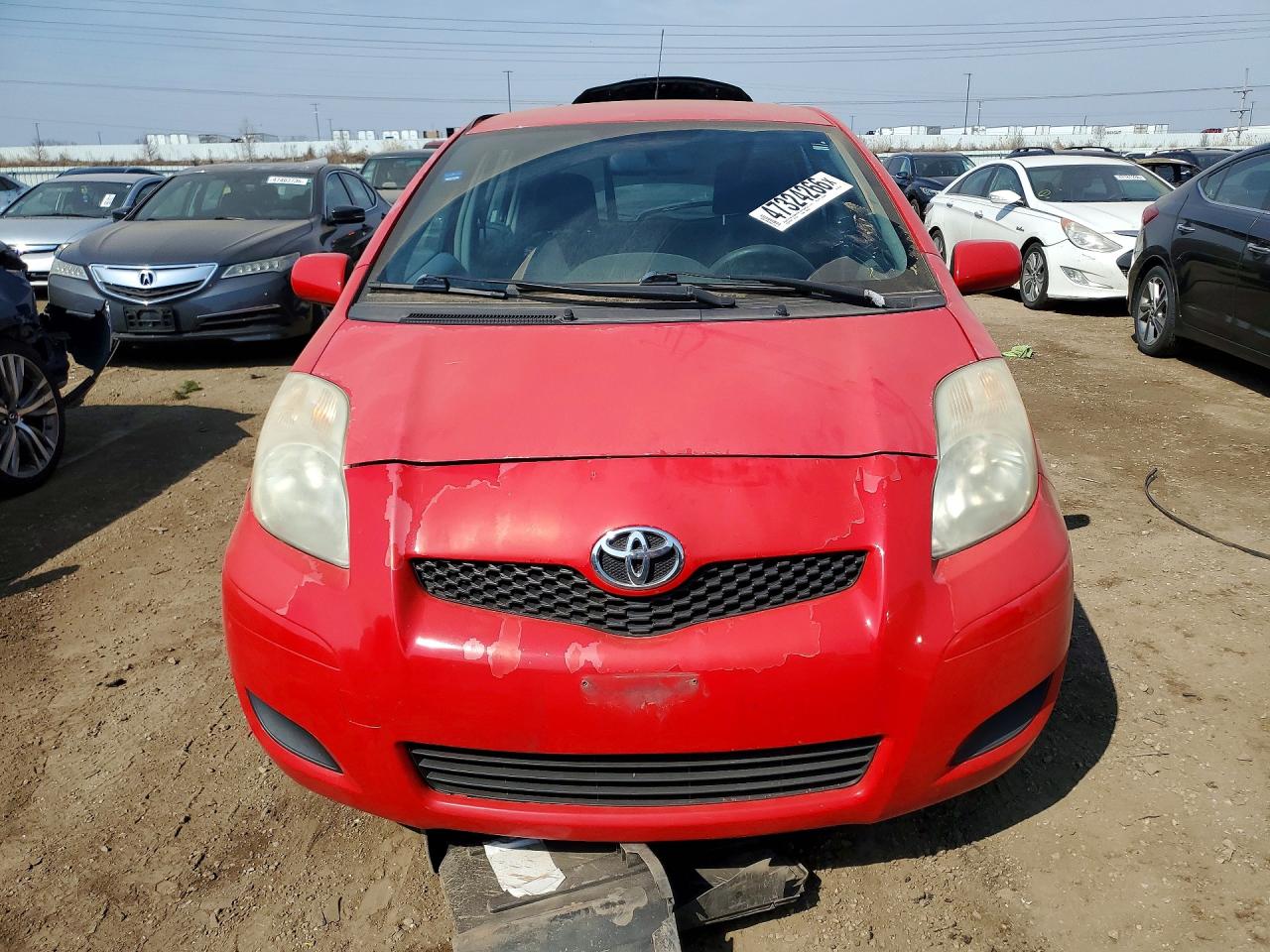 2011 Toyota Yaris Base Красный vin: JTDKT4K35B5337798