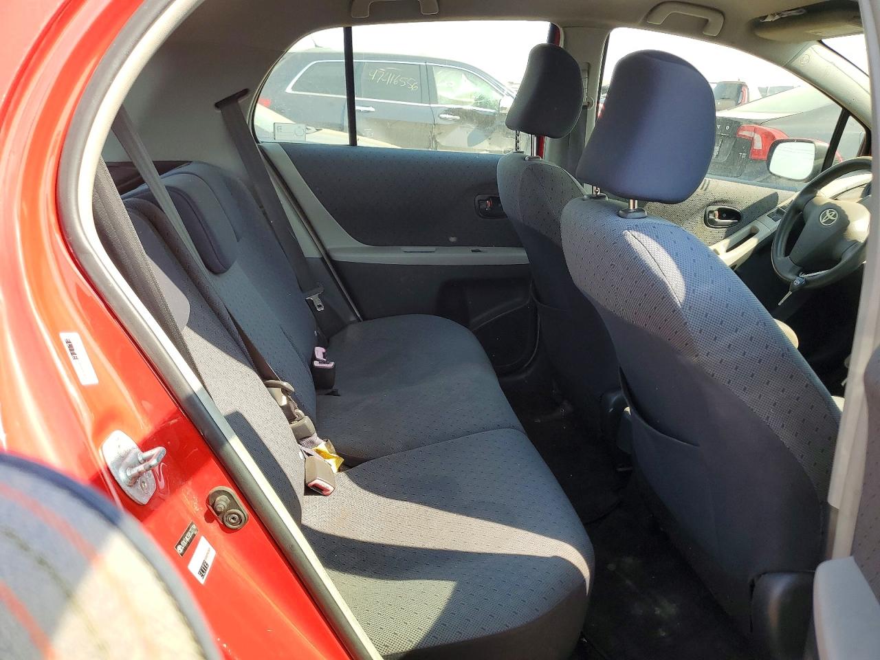 2011 Toyota Yaris Base Красный vin: JTDKT4K35B5337798
