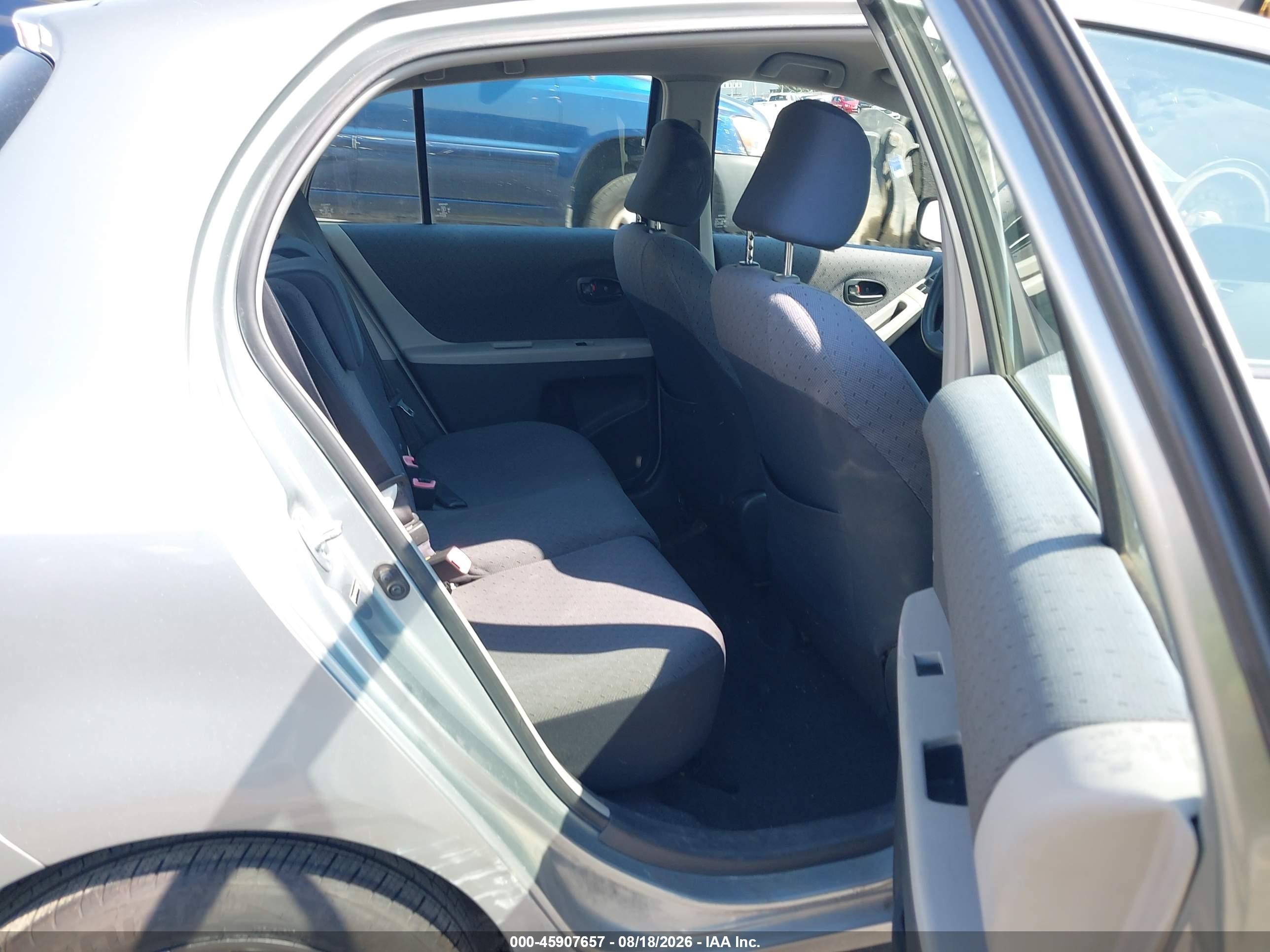 2011 Toyota Yaris   Серебряный vin: JTDKT4K36B5329032